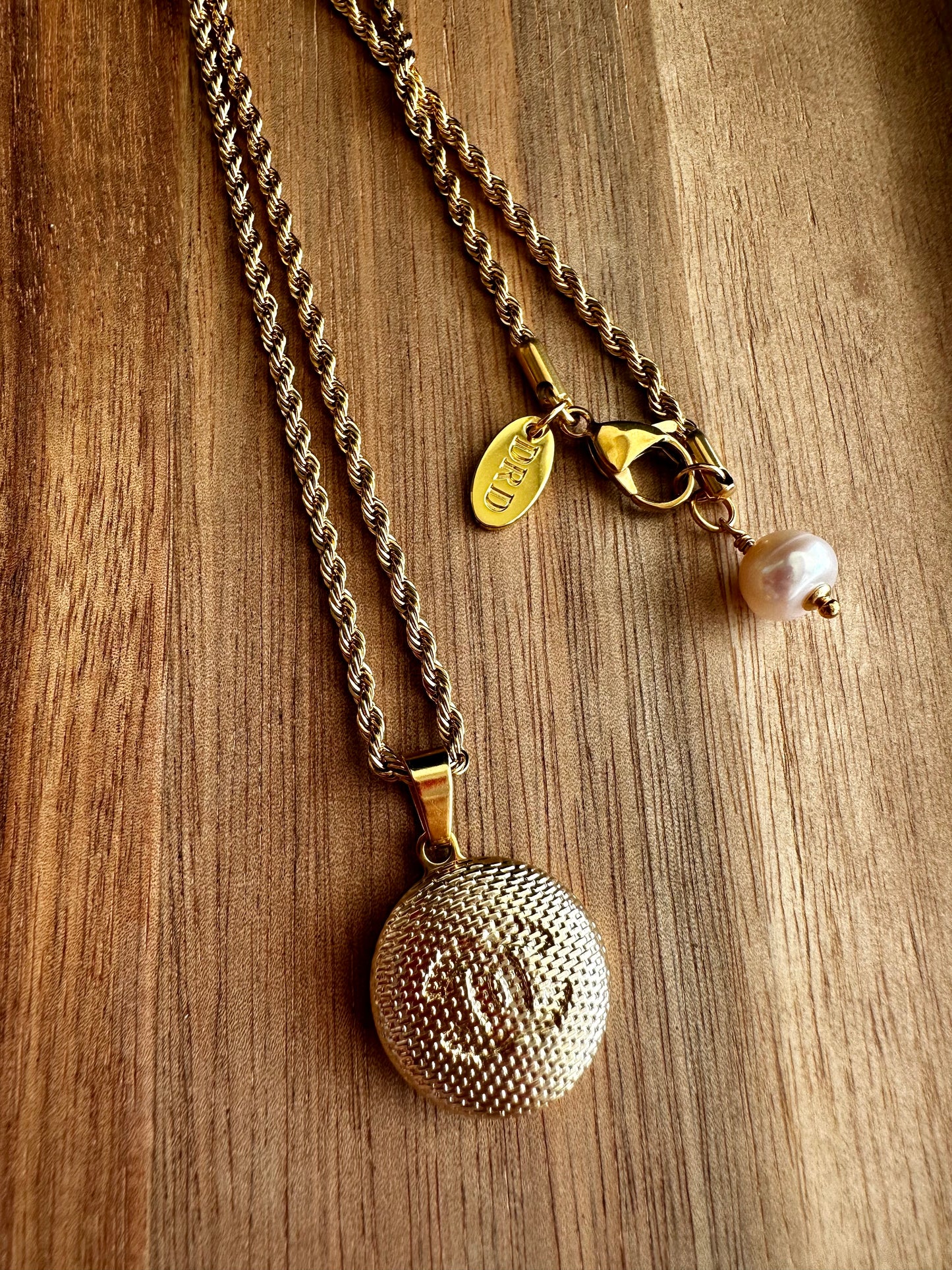 LAST ONE ❗️Authentic pale gold reworked button Necklace - VERY rare!