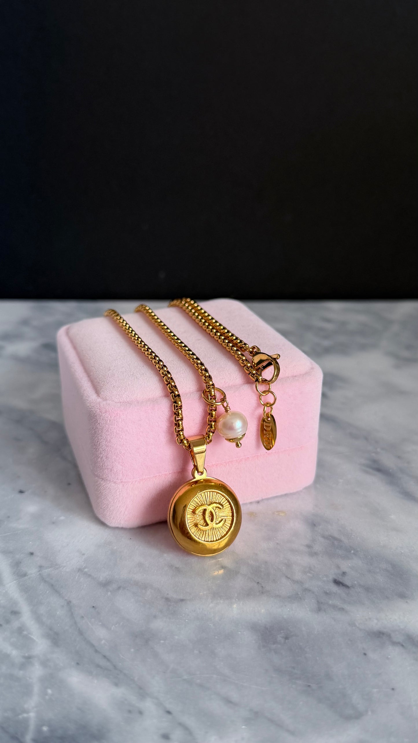✨ Extremely rare Authentic Reworked gold Button Necklace