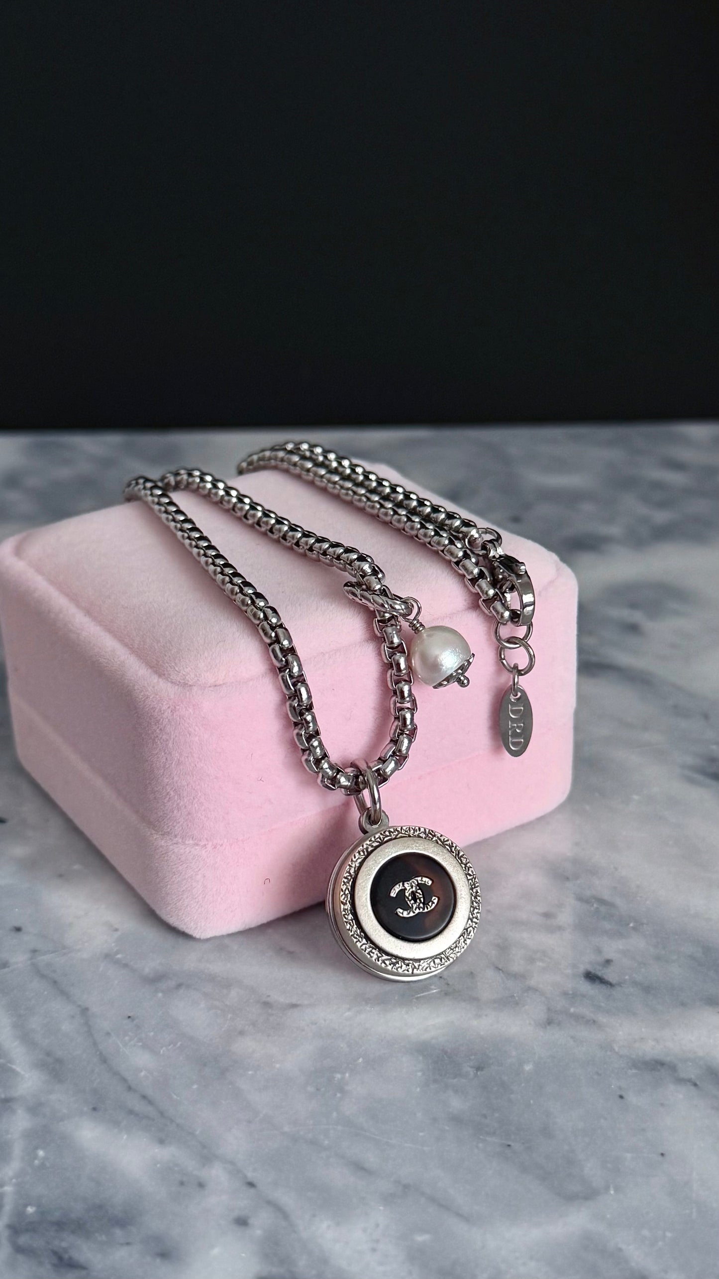🤍 Extremely rare Vintage Authentic reworked button Necklace - ONE OF A KIND