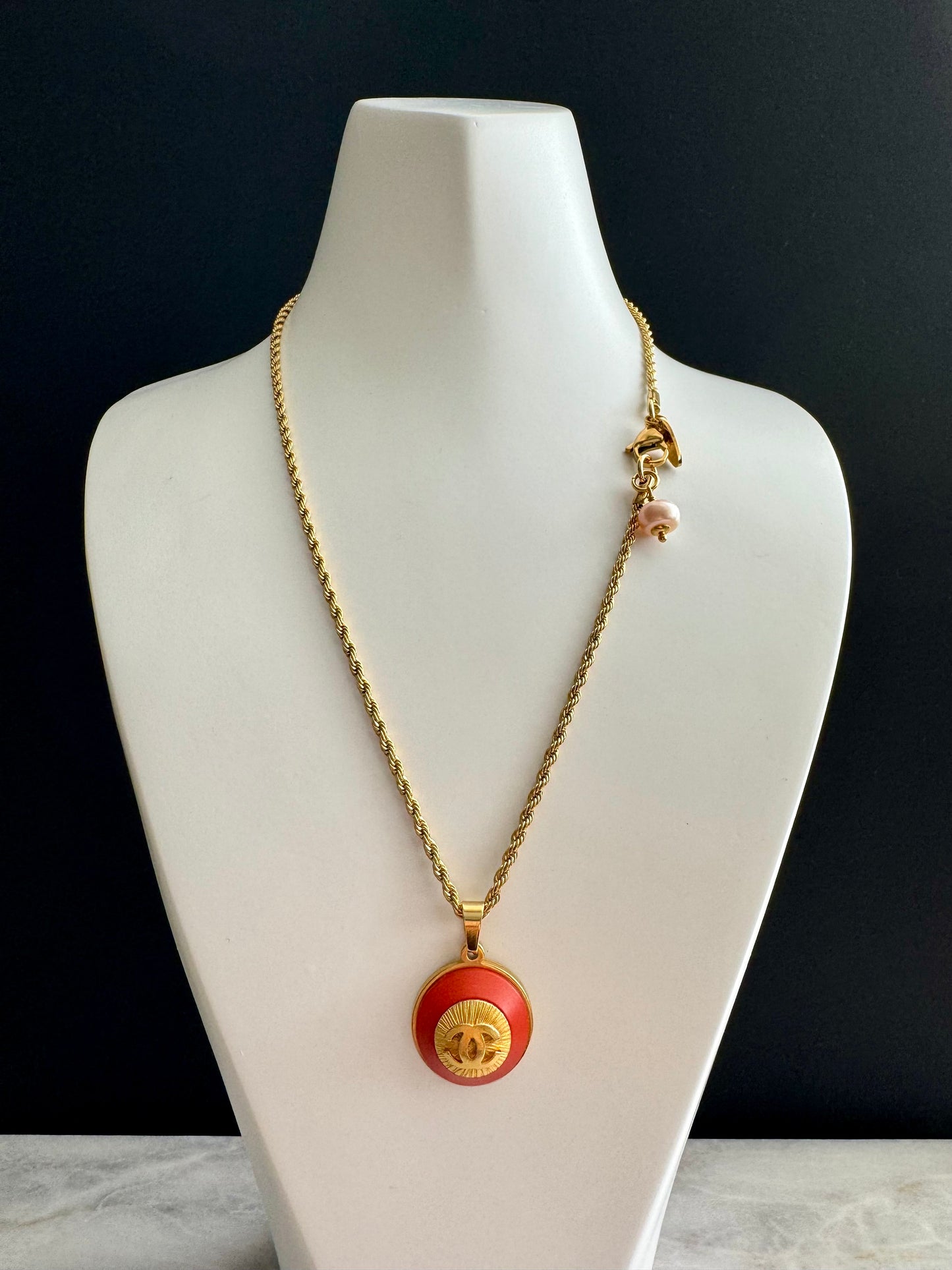 🧡 reworked orange button necklace