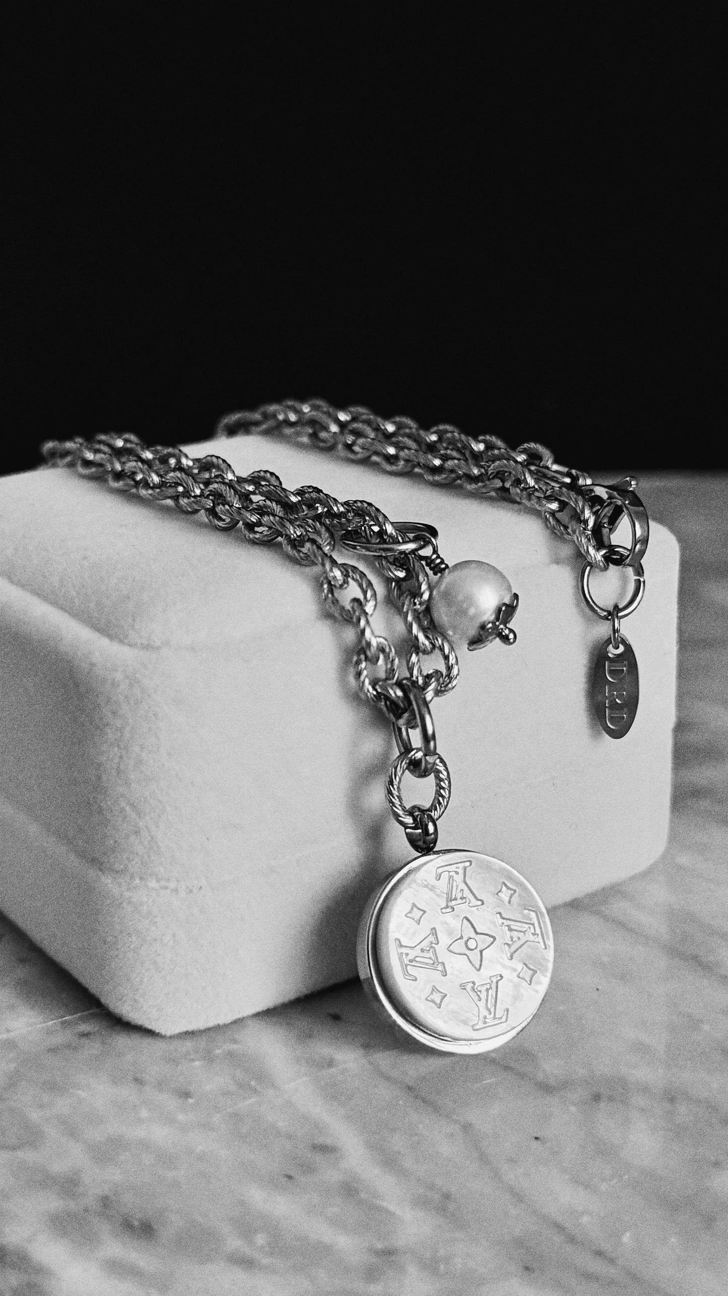 🖤 Authentic Reworked LV Button Necklace