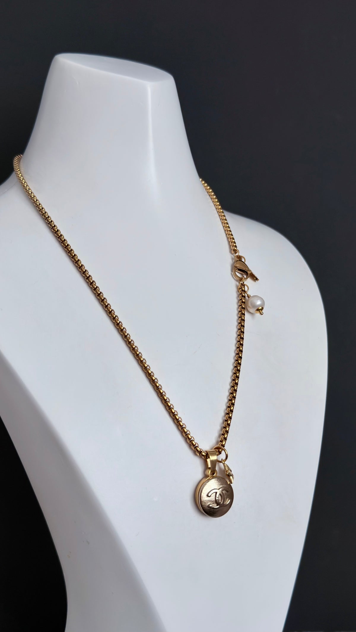 💖 Small Gold Authentic button necklace