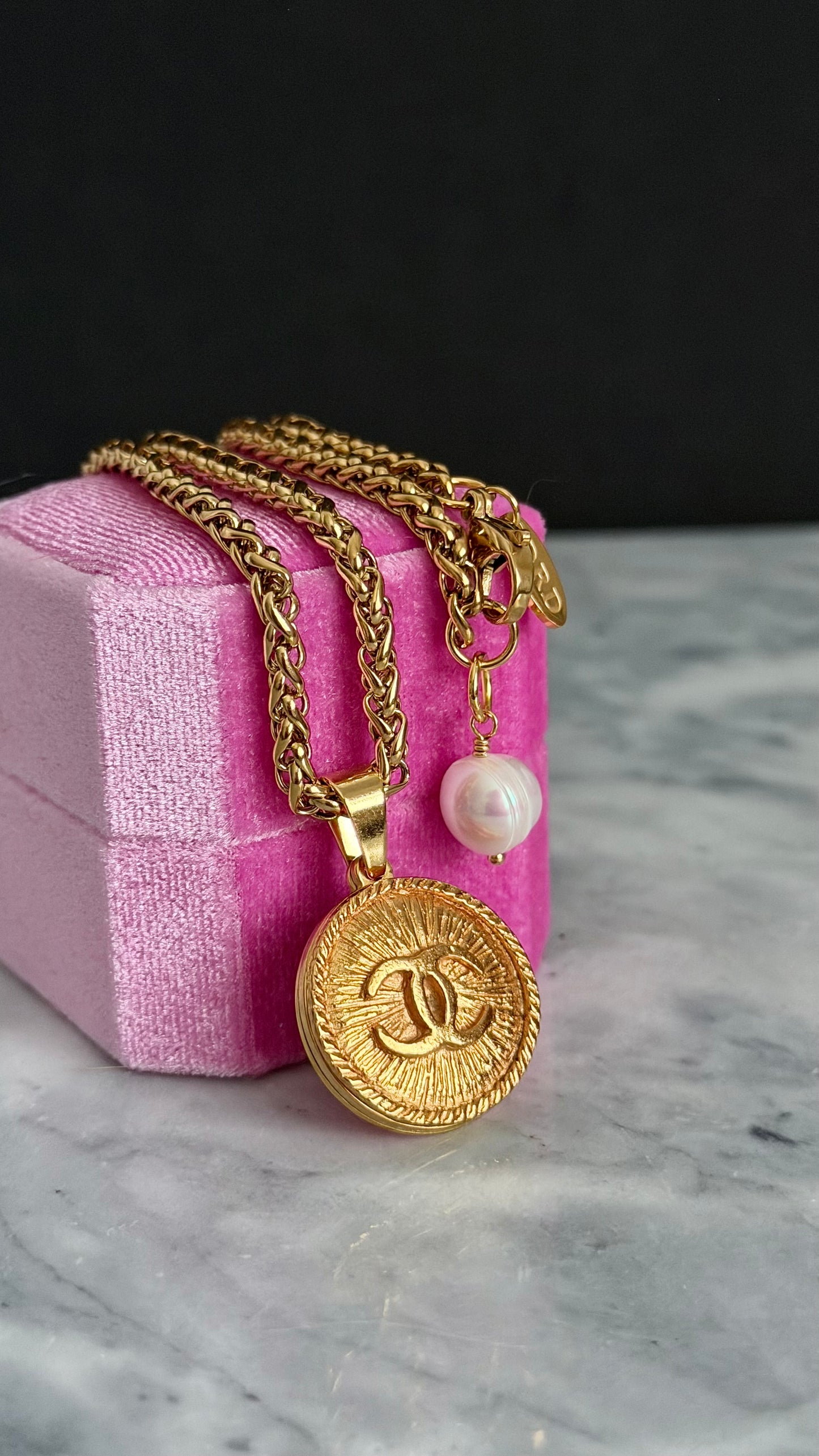 💛 LARGE EXTREMELY RARE reworked button necklace