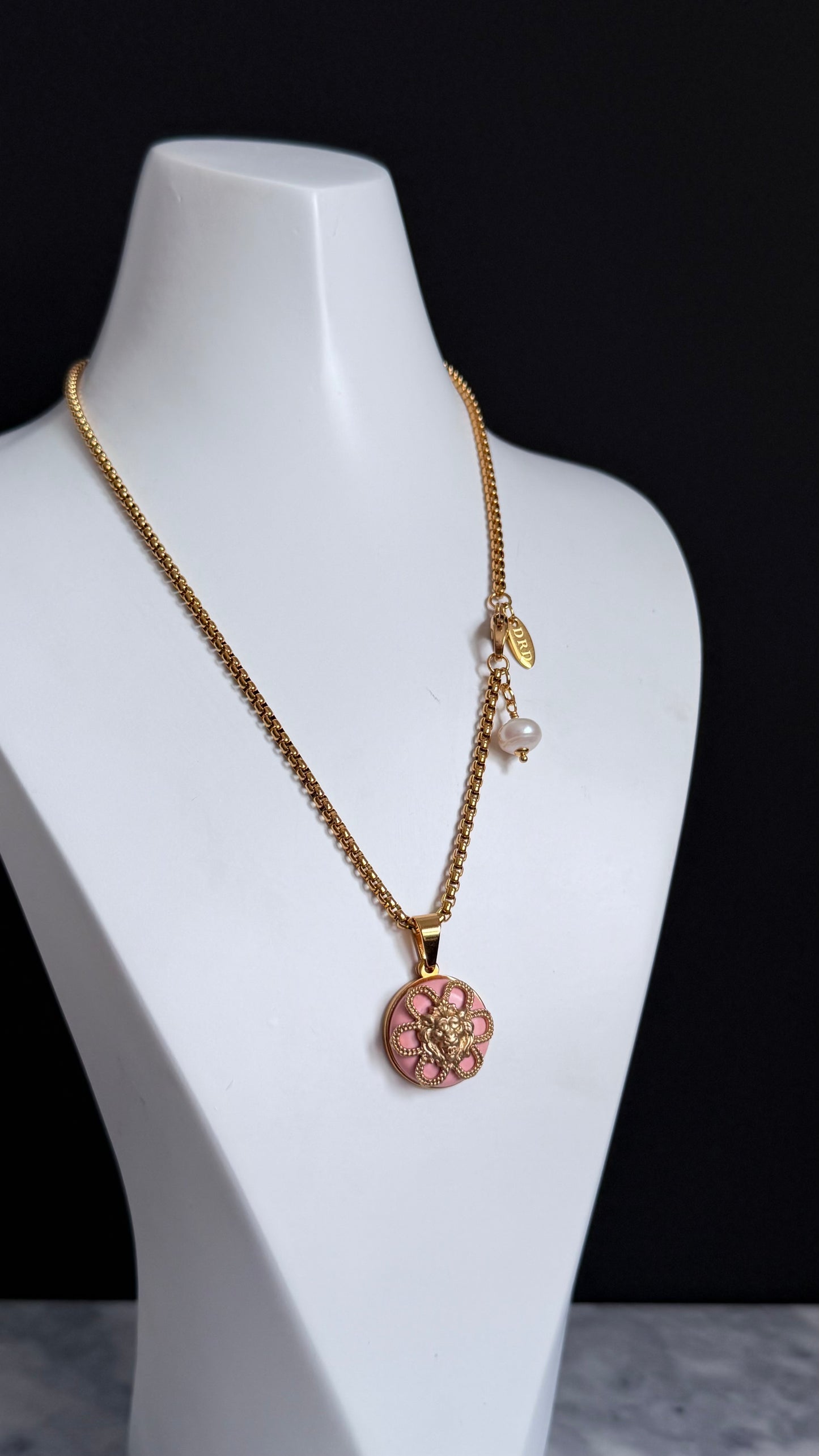 ✨ Lion head 🦁 Extremely rare Authentic Reworked gold Button Necklace