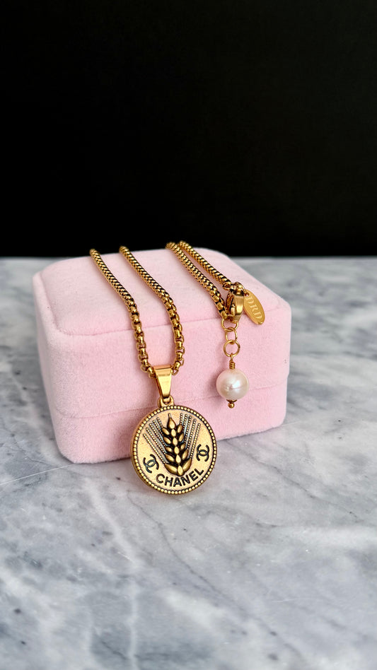 ✨Large Vintage gold Authentic reworked pendant Necklace