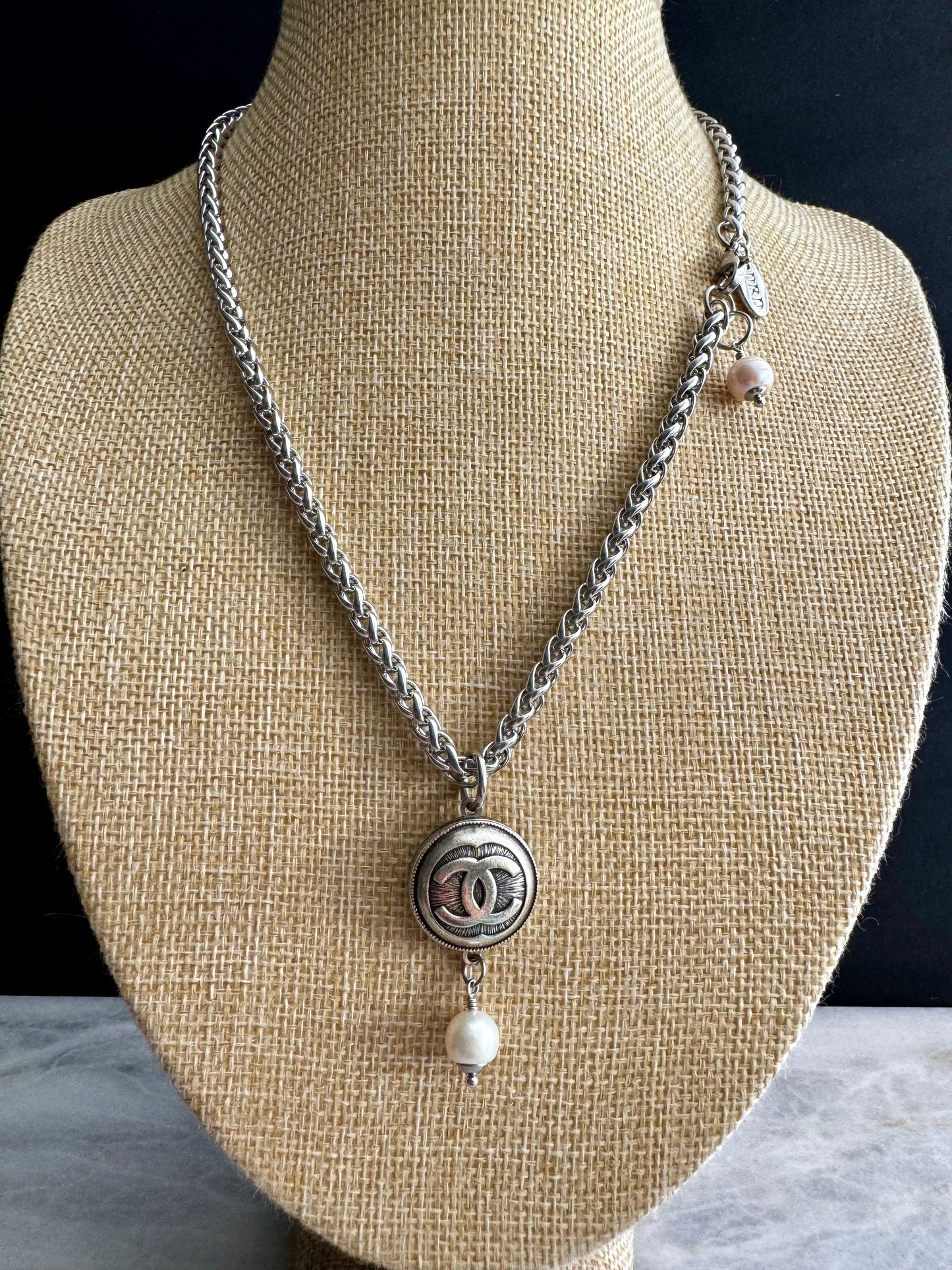 🖤 Authentic Vintage Reworked silver Button necklace