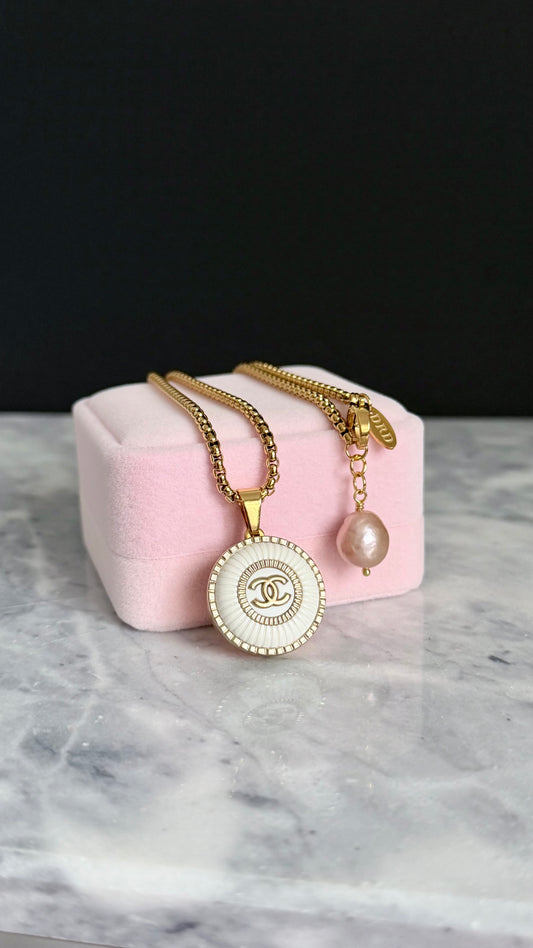 🤍 Large EXTREMELY RARE reworked button necklace