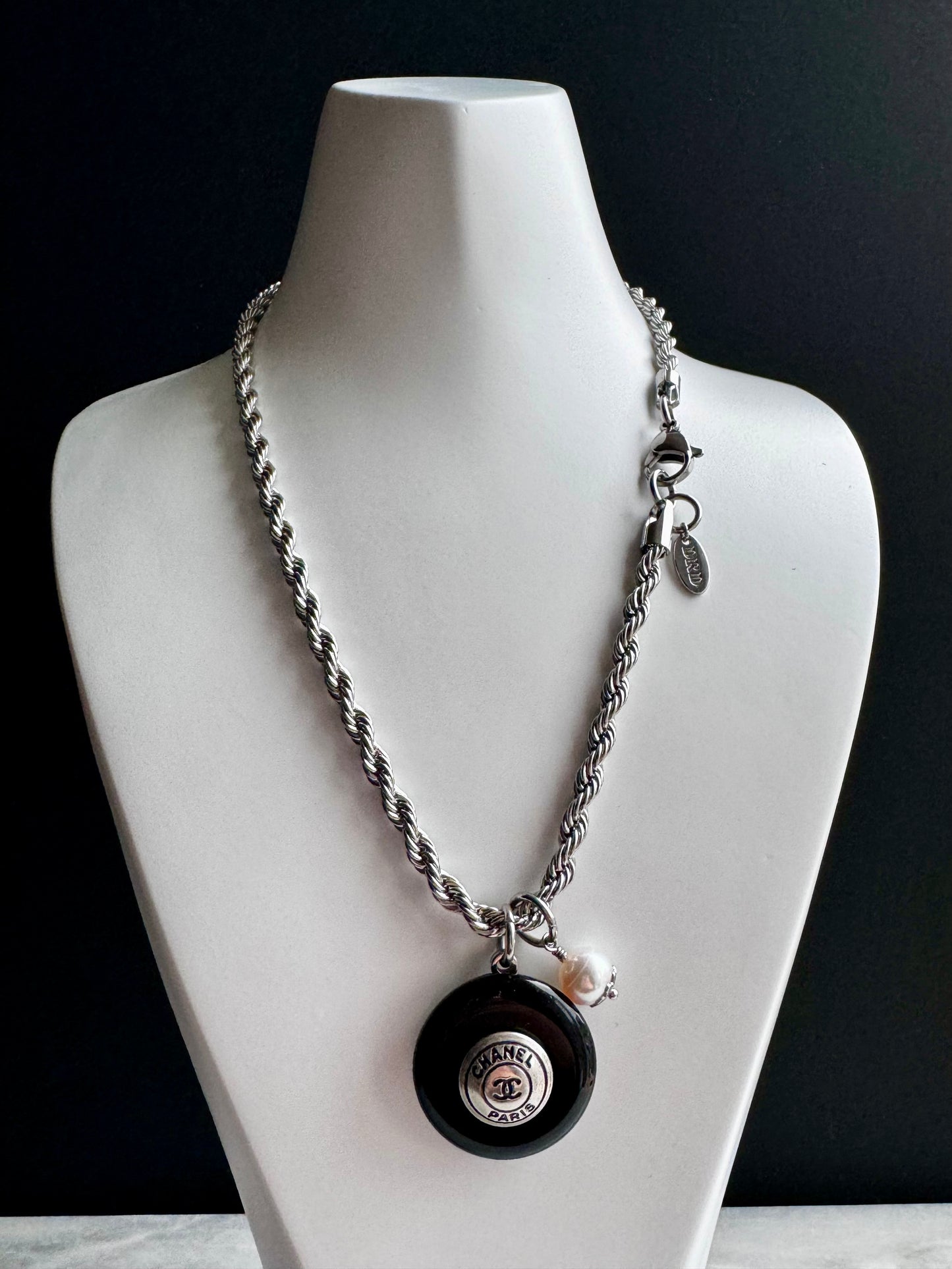 🖤 Black onyx One of a kind Authentic Reworked button necklace