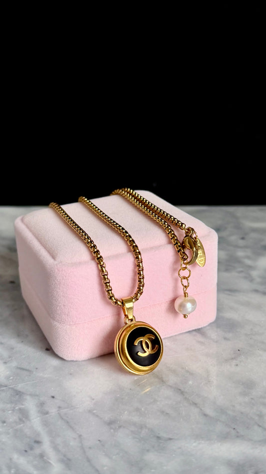 🖤 EXTREMELY RARE reworked button necklace