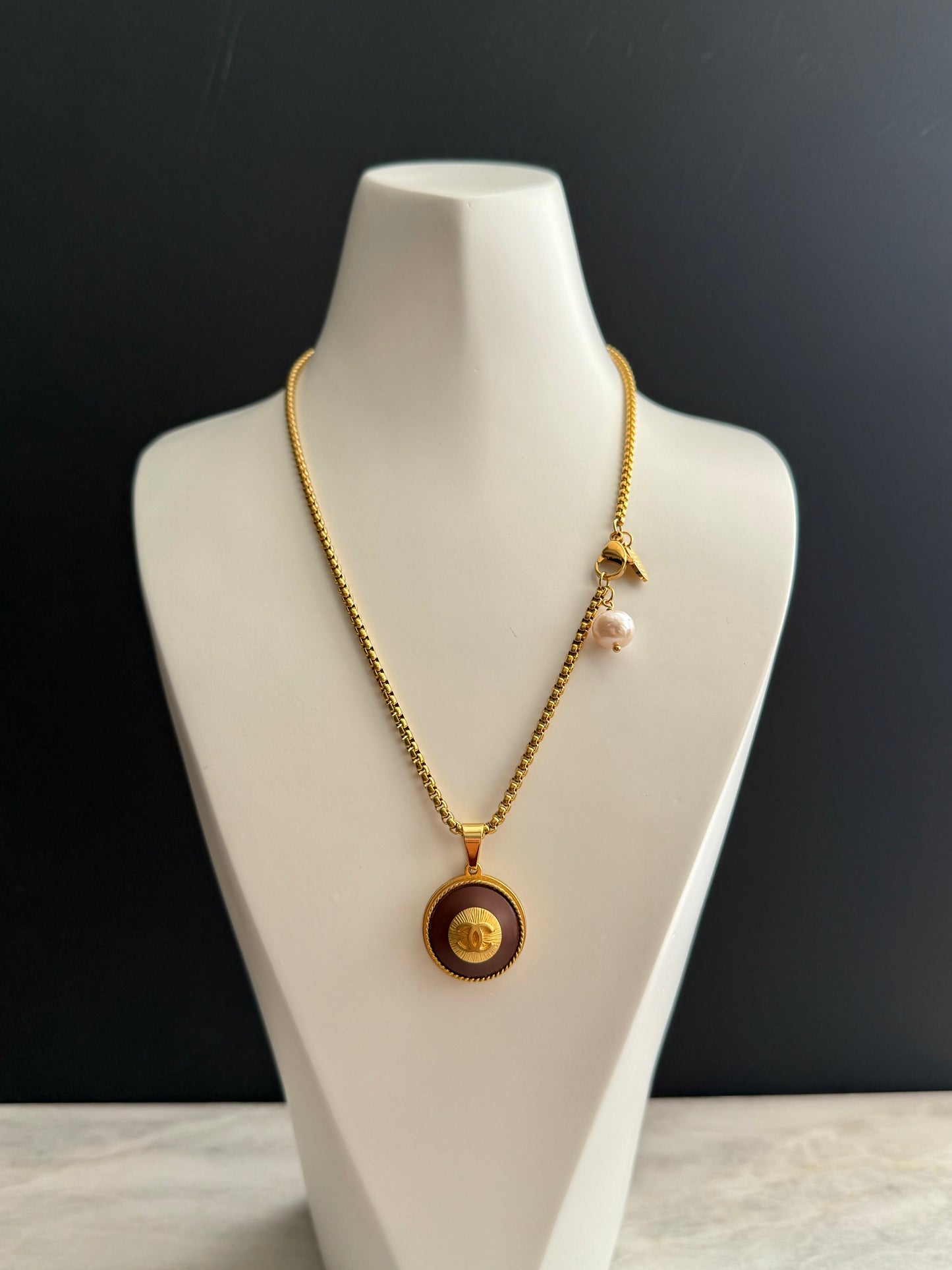 “Kitty” brown Vintage Authentic reworked Gold button Necklace