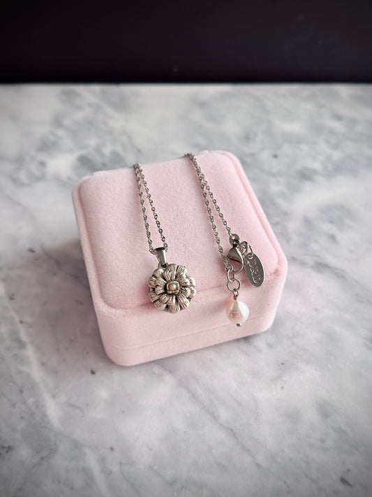 🌼 CAMELLIA 🌼 Extremely rare Vintage Authentic reworked silver SMALL button Necklace - ONE OF A KIND