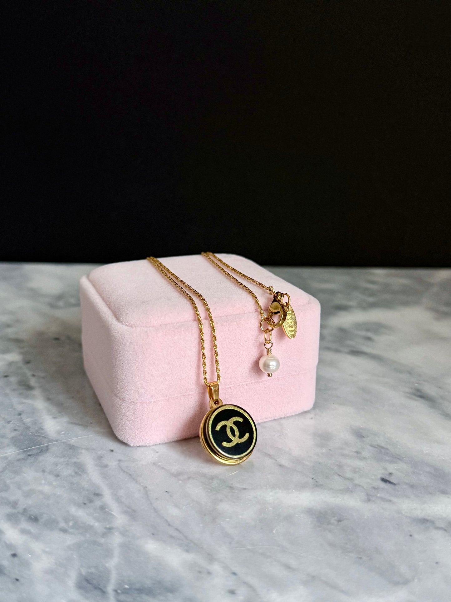 ✨RARE Vintage Authentic button Necklace