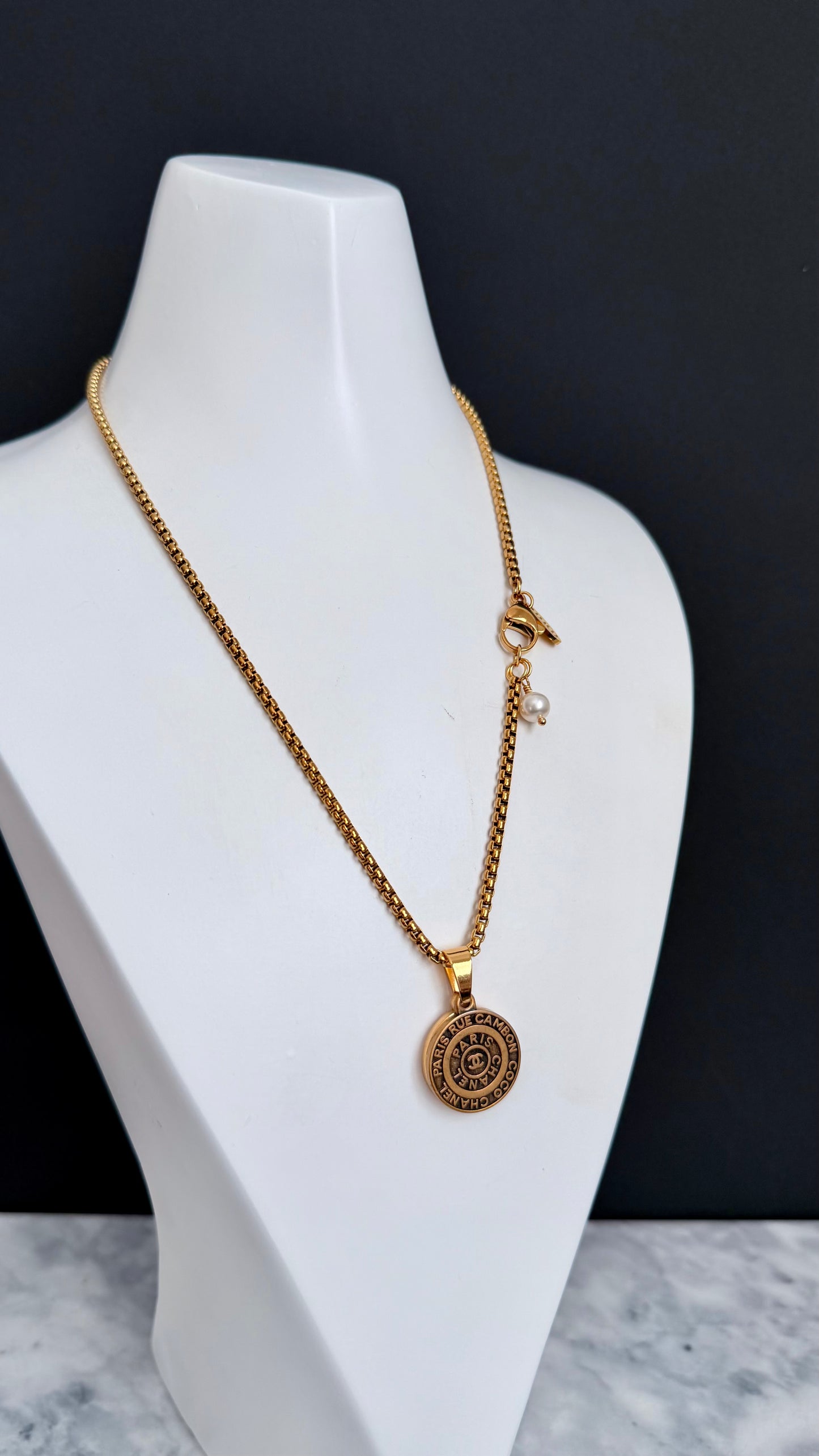 ✨Large Vintage gold Authentic reworked pendant Necklace