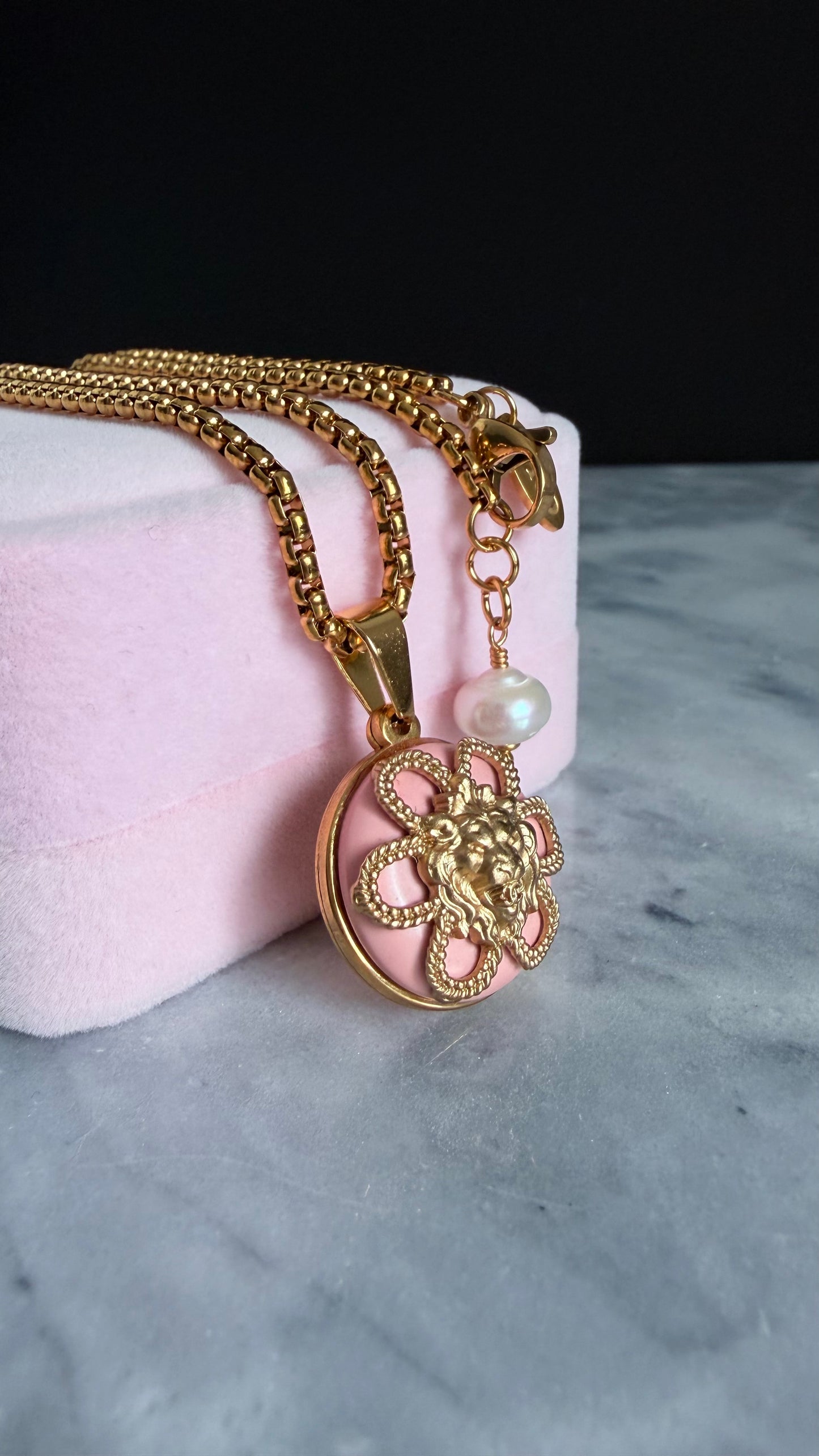 ✨ Lion head 🦁 Extremely rare Authentic Reworked gold Button Necklace