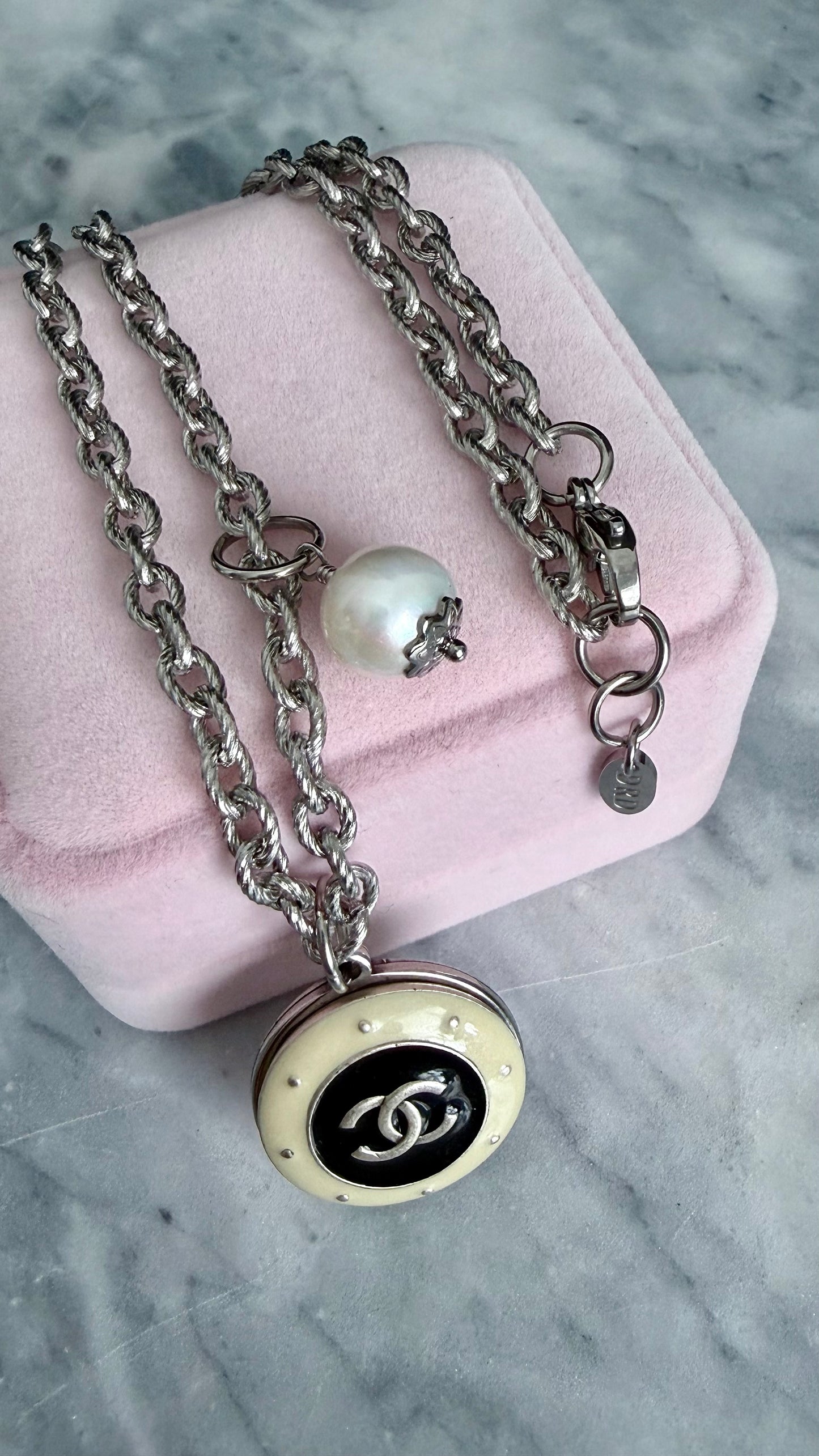 🖤 LARGE Authentic Reworked Button Necklace