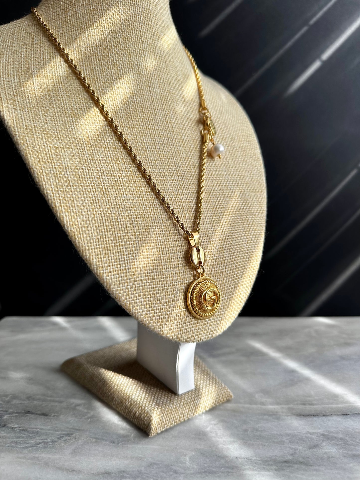 Authentic Gold Vintage Gucci charm chain necklace • high quality