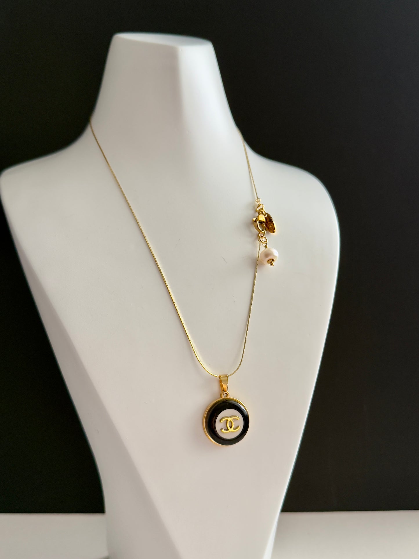 ✨ EXTREMELY RARE MO and Authentic reworked Gold button Necklace