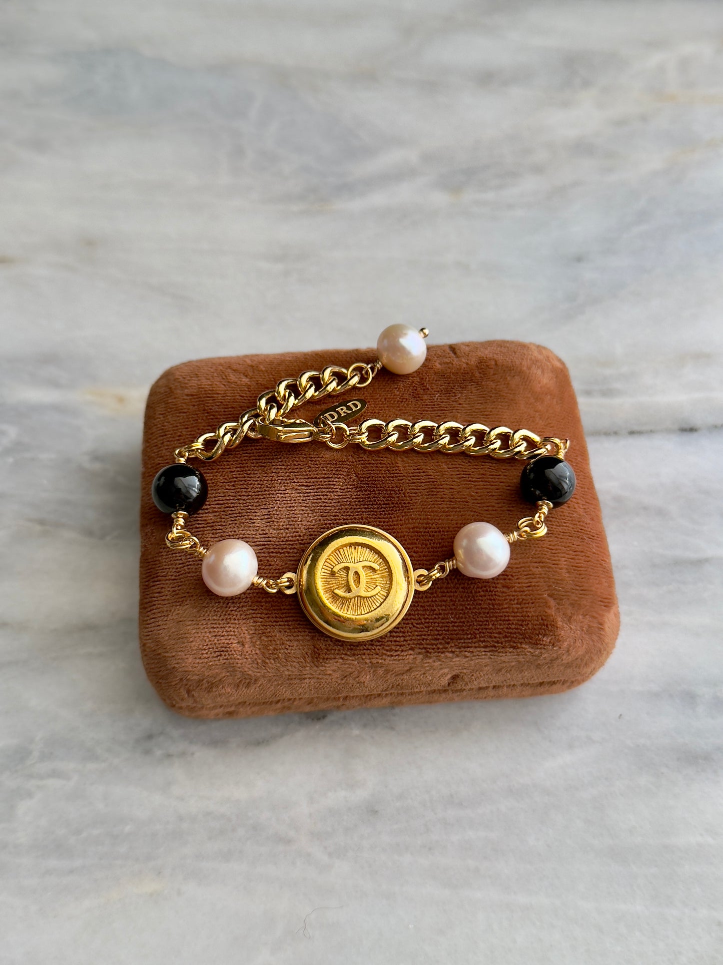 Gold chunky Authentic Reworked button bracelet with onyx and baroque pearls 🖤