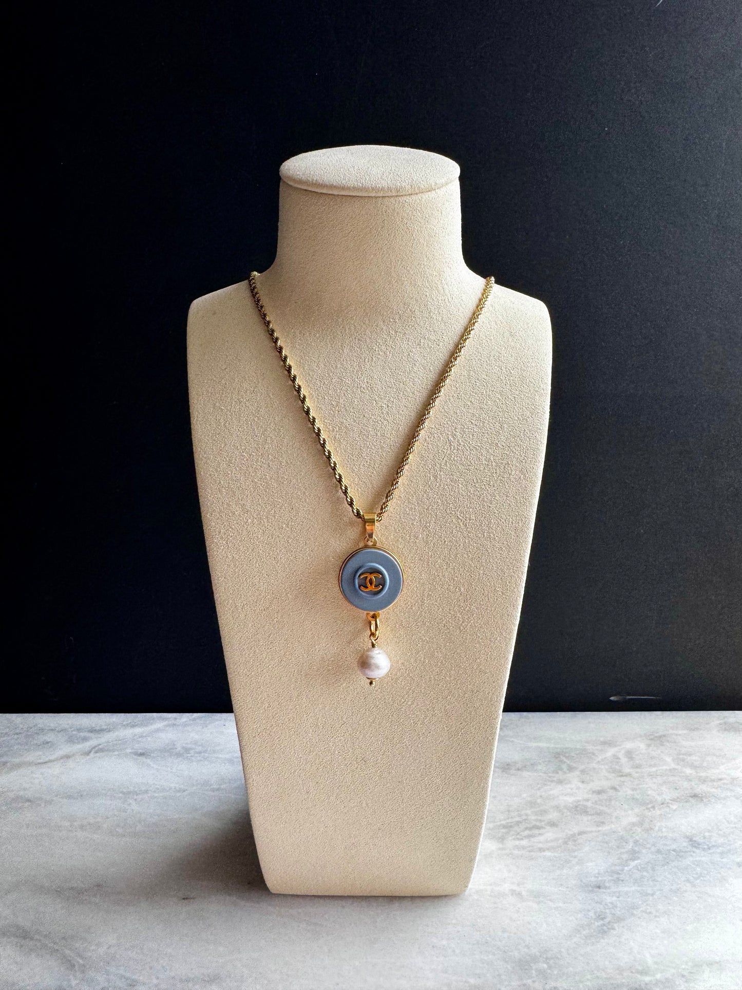 💙 EXTREMELY RARE reworked pastel blue button necklace