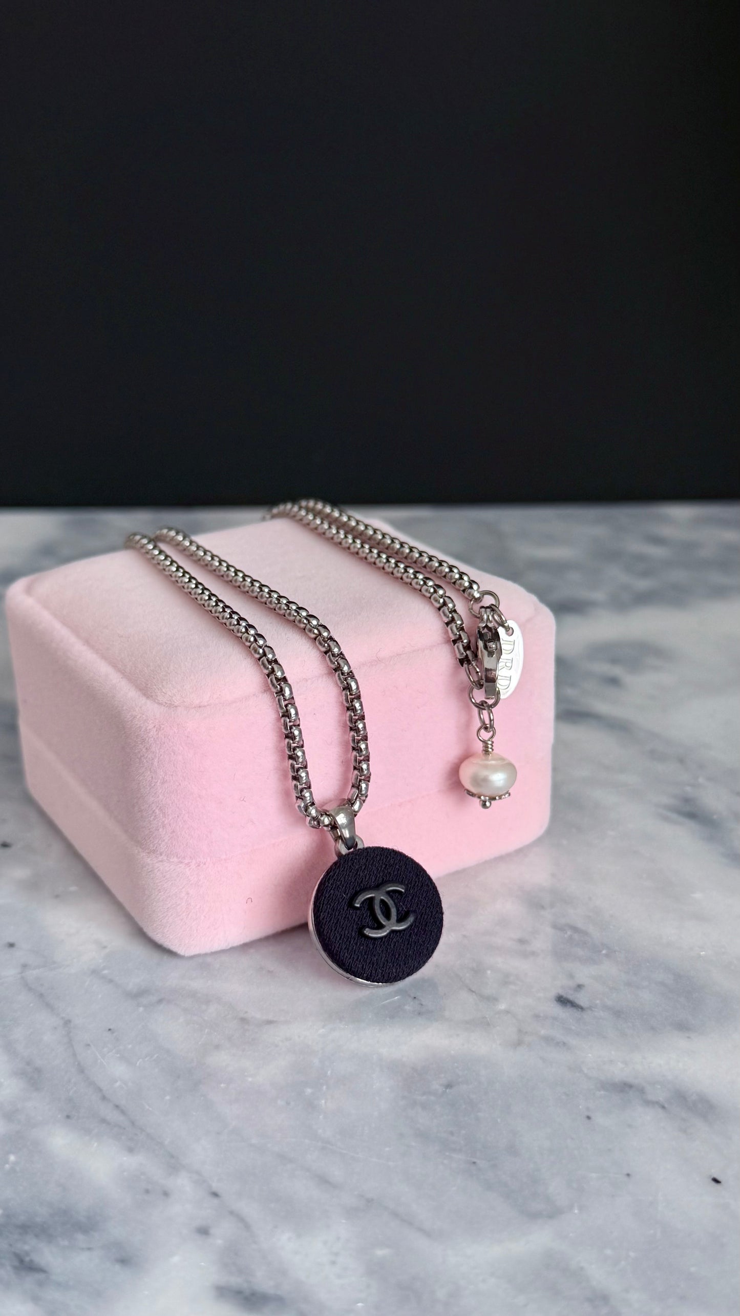 🤍 Extremely rare Vintage Authentic reworked button Necklace - ONE OF A KIND