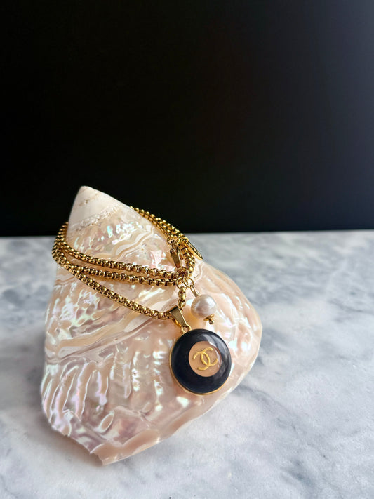 🤎 Vintage Authentic reworked wooden Gold button Necklace