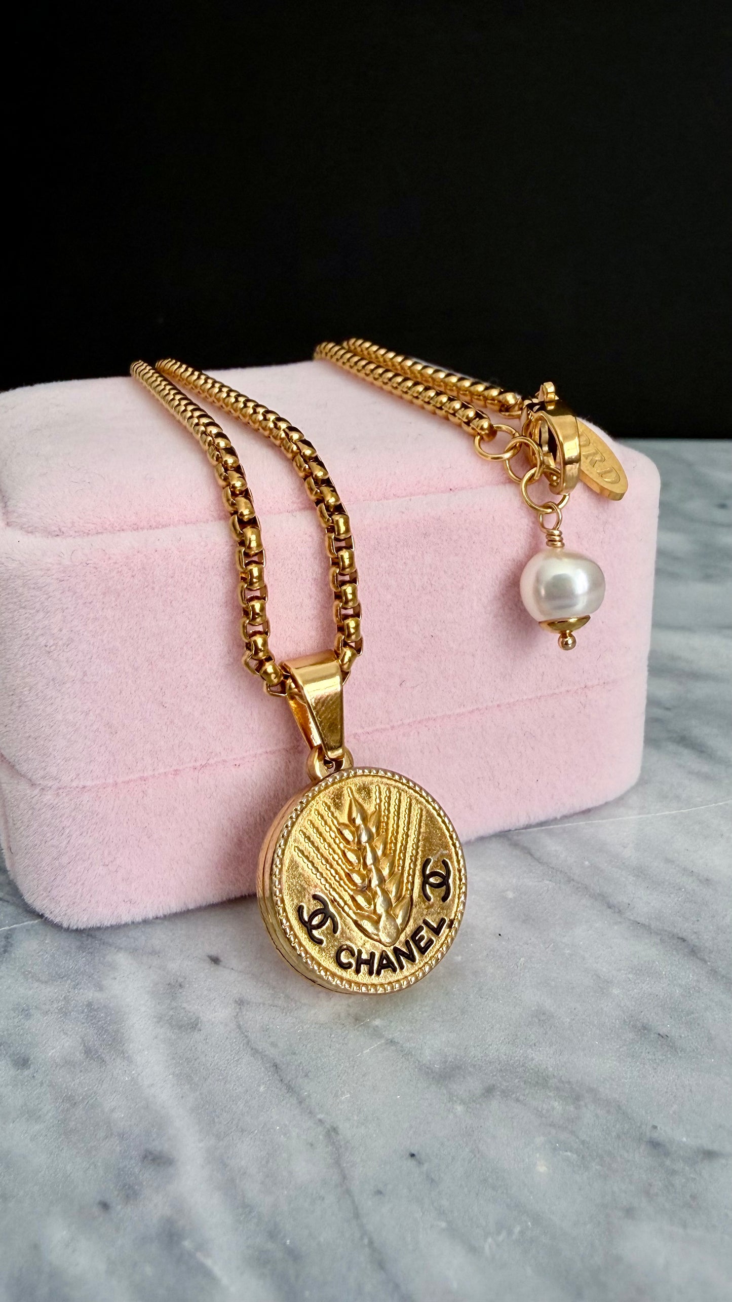 ✨Extremely rare Authentic Reworked gold Button Necklace