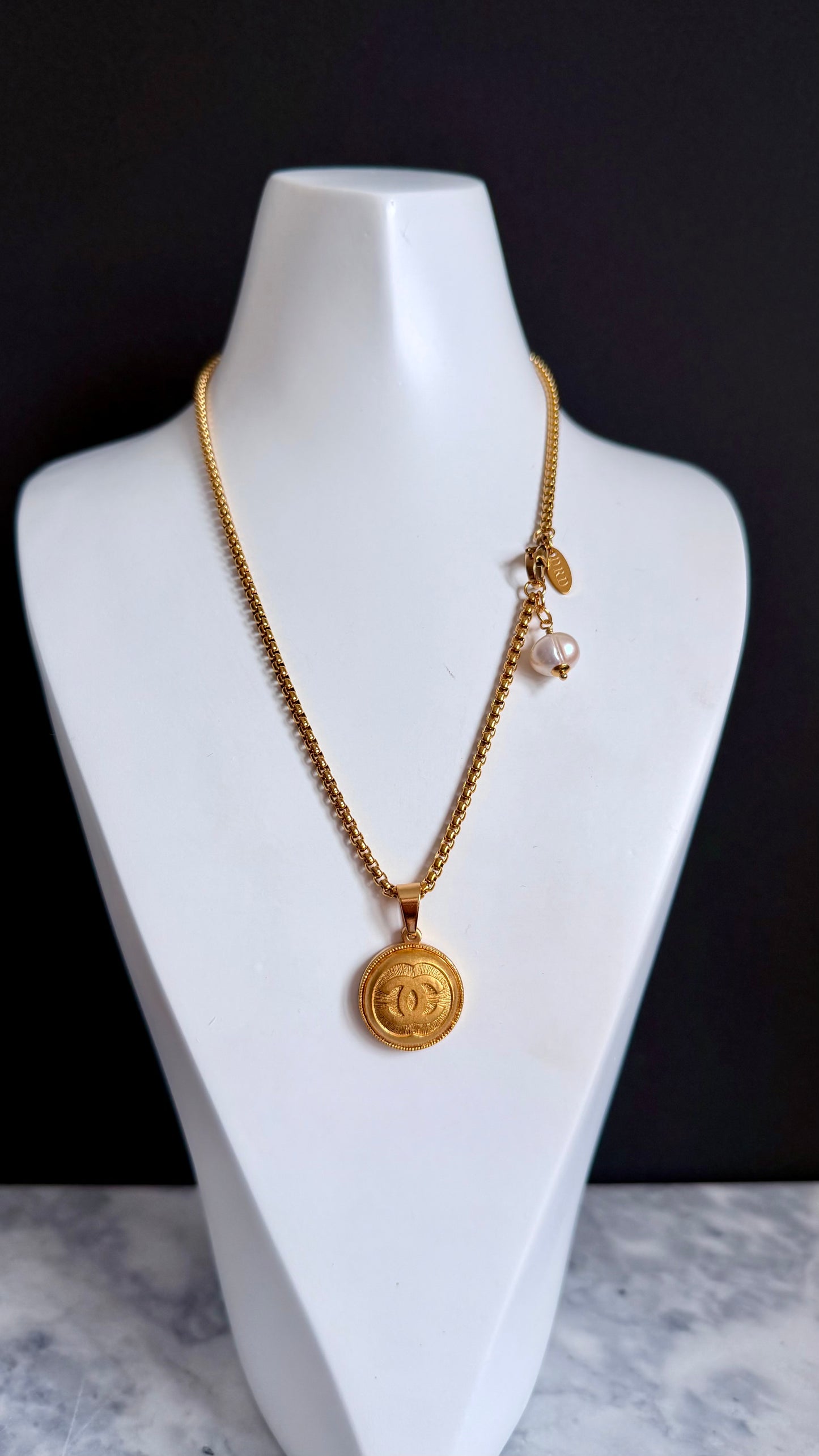 ✨ Extremely rare Authentic Reworked gold Button Necklace