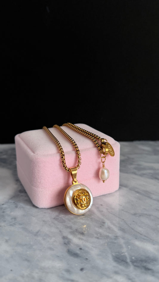 ✨ SUPER RARE MOTHER OF PEARL and Vintage Authentic reworked Gold button Necklace