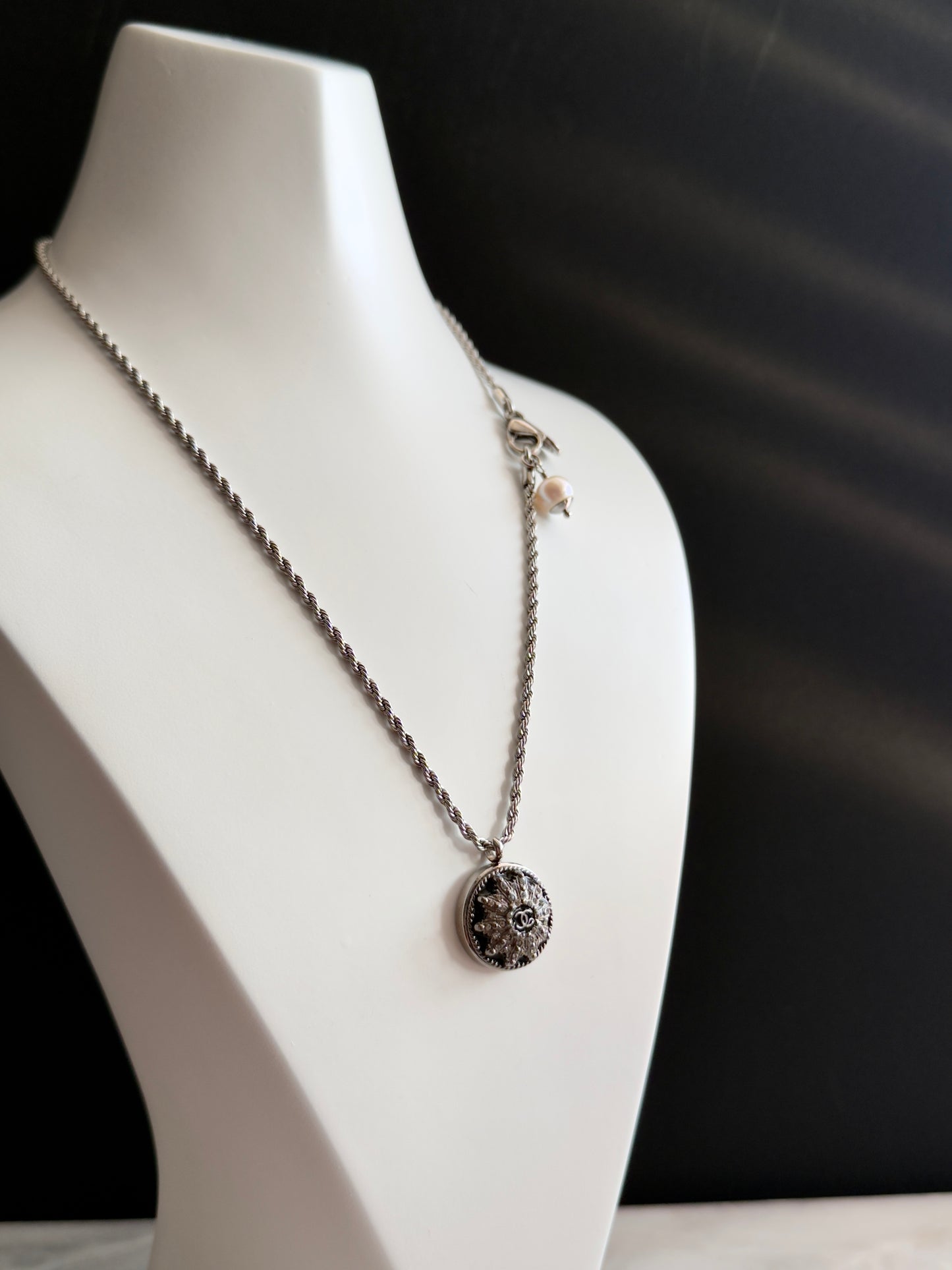 🖤✨ Authentic Reworked silver Button Necklace