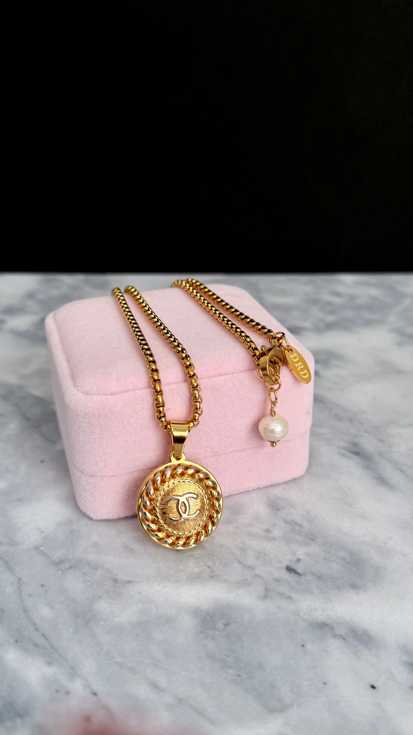 ✨Super rare Vintage Authentic reworked Gold button Necklace