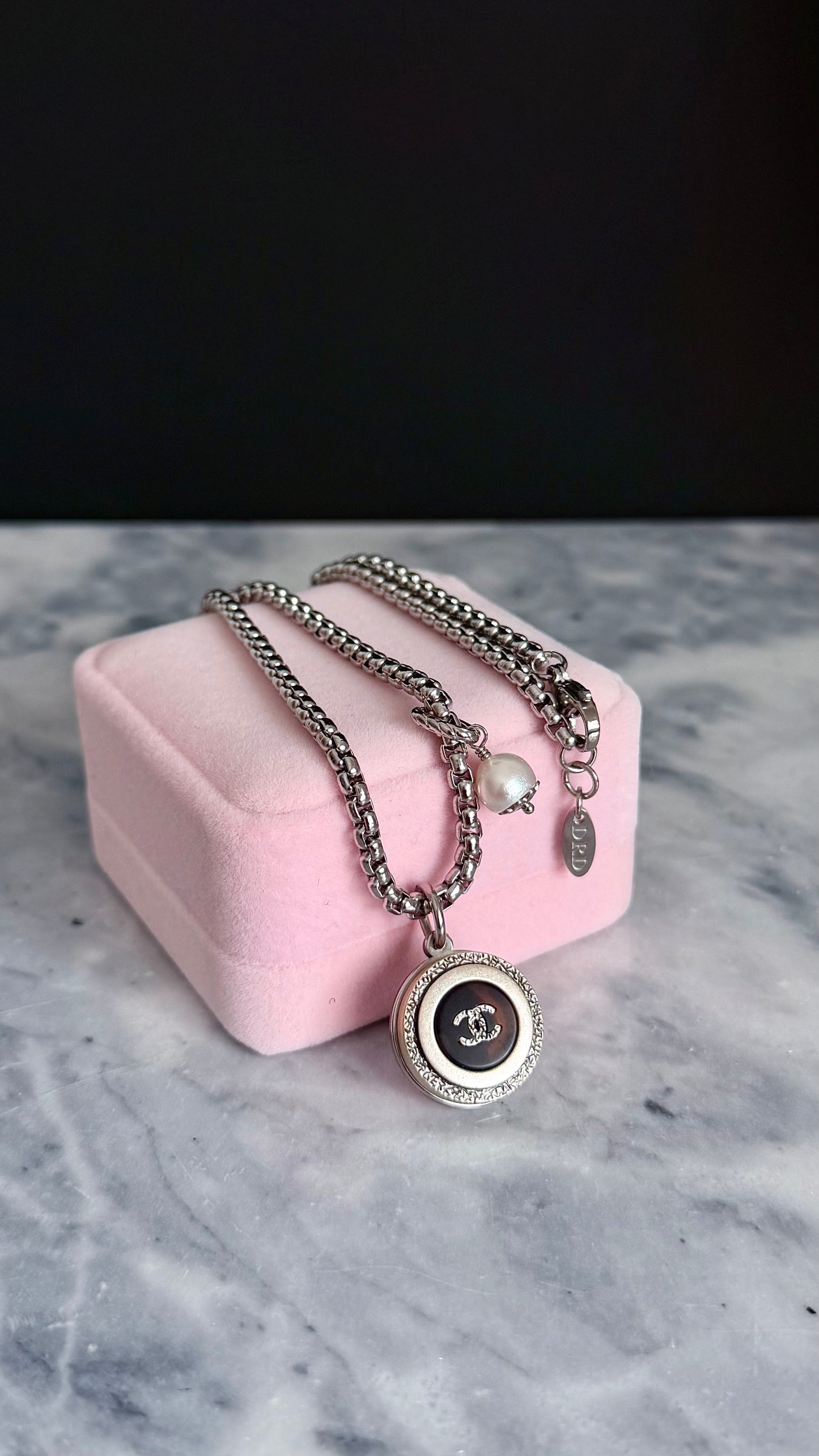🤍 Extremely rare Vintage Authentic reworked button Necklace - ONE OF A KIND