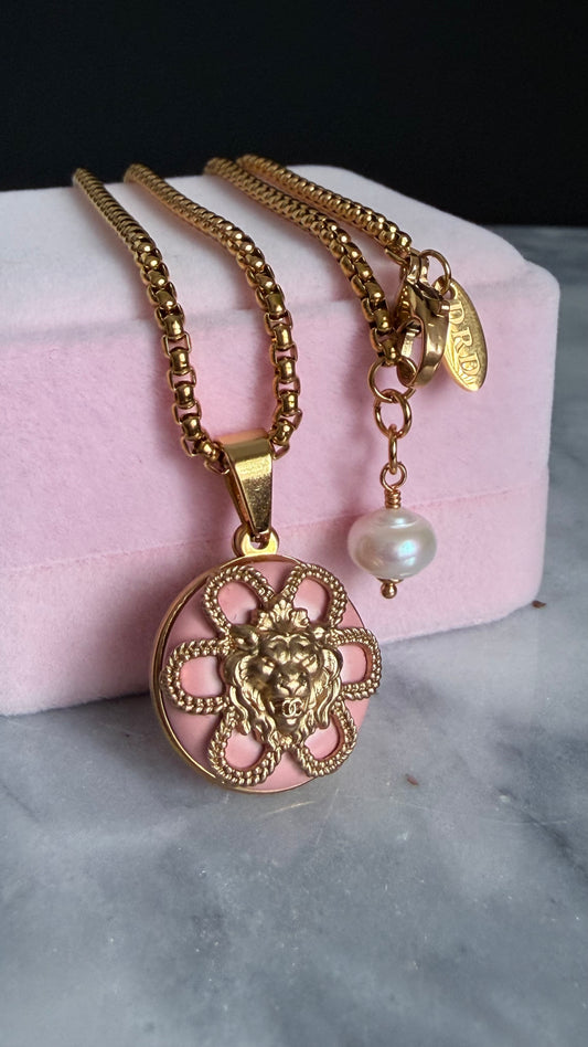 ✨ Lion head 🦁 Extremely rare Authentic Reworked gold Button Necklace
