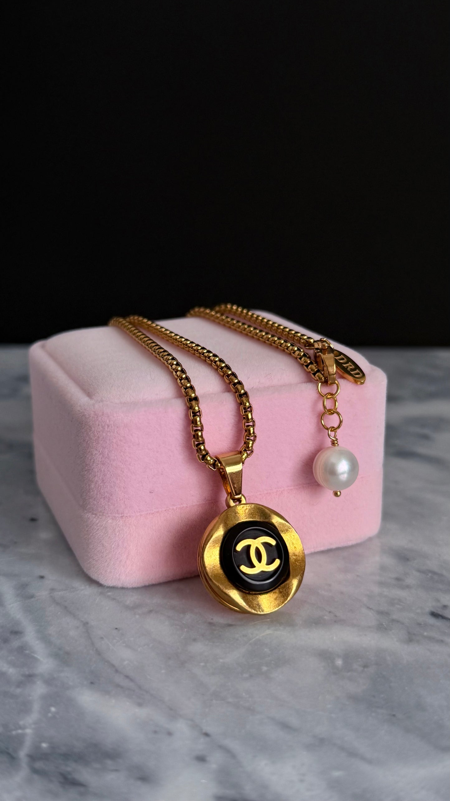 🖤 EXTREMELY RARE reworked button necklace
