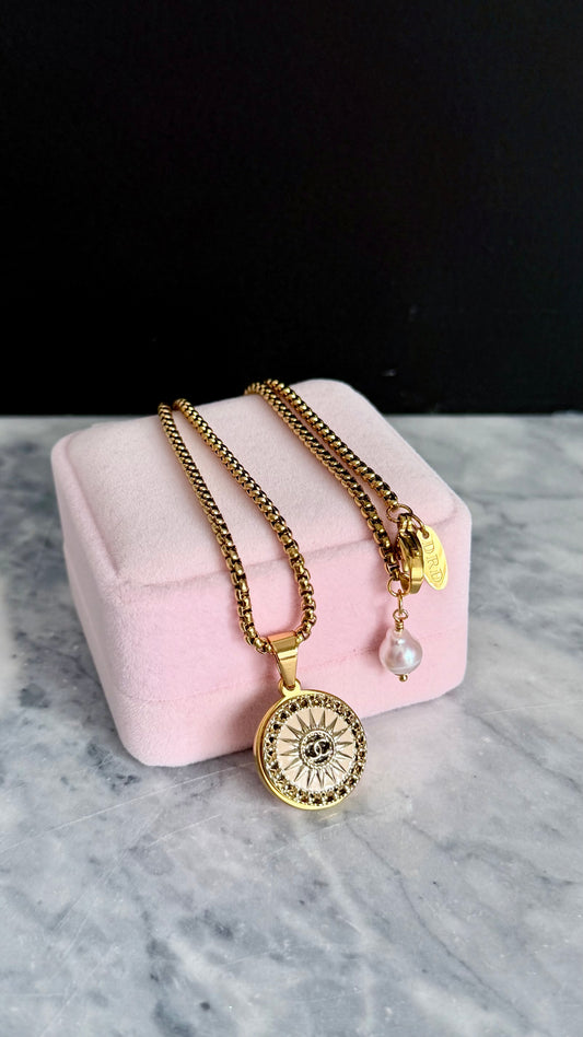 💛 Rare gold enamel button necklace 1 out of 2 medium size