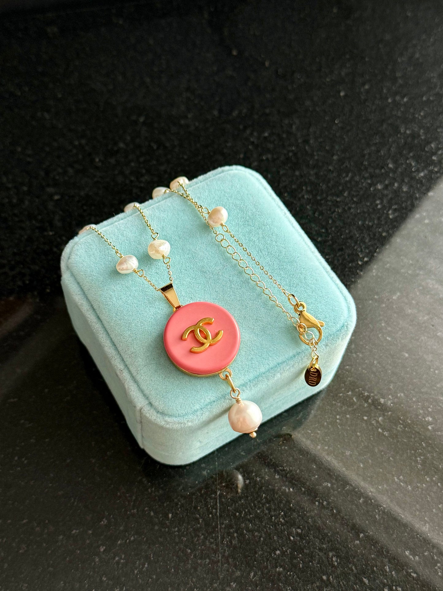 🌸 One of a kind delicate Authentic Reworked button necklace - 2 out of 2 bigger size