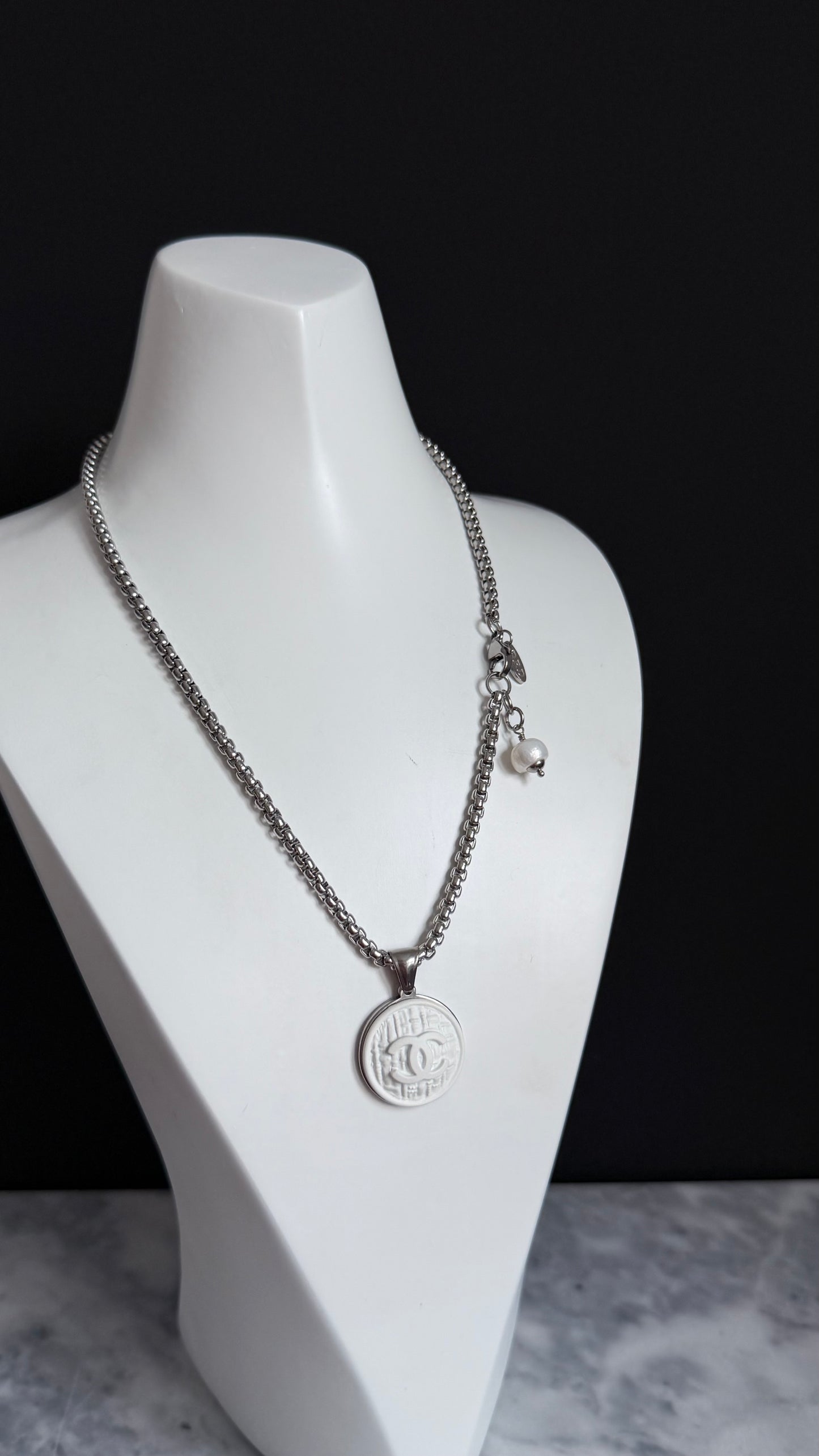 🤍 Extremely rare Vintage Authentic reworked button Necklace - ONE OF A KIND