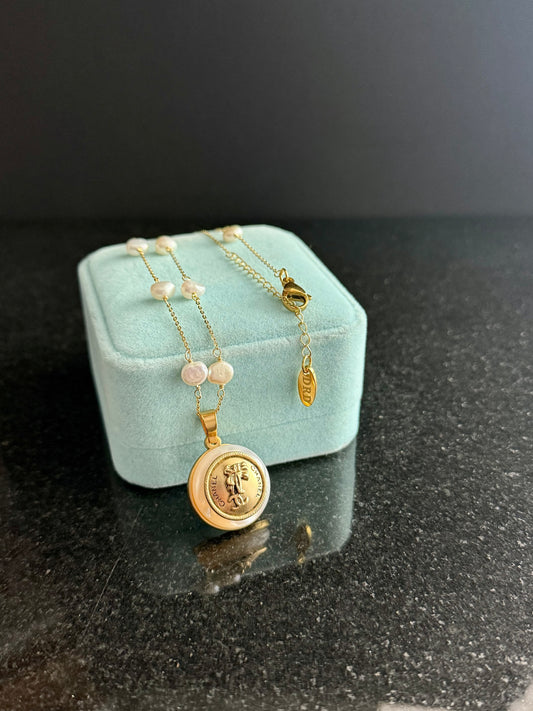 🤍 MOTHER OF PEARL One of a kind Authentic Reworked button necklace