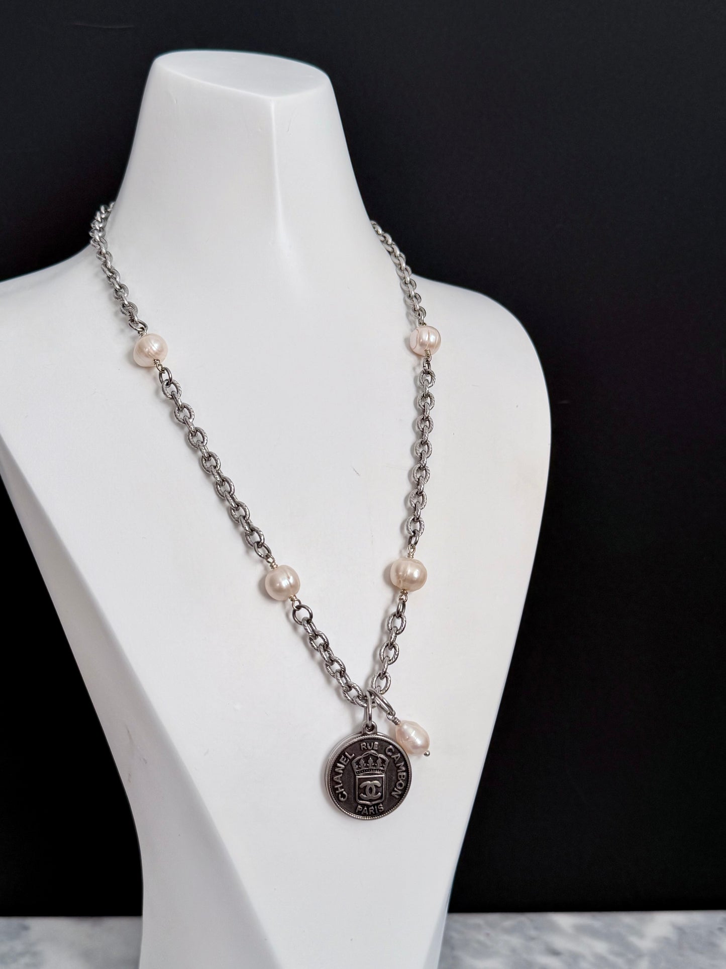 🤍 Authentic Reworked silver Button Necklace