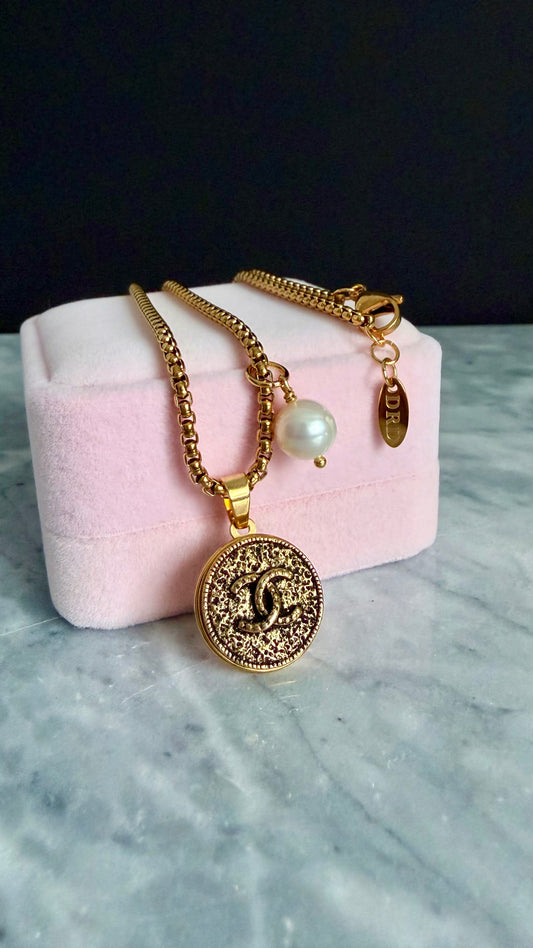 ❤️ EXTREMELY RARE reworked button necklace
