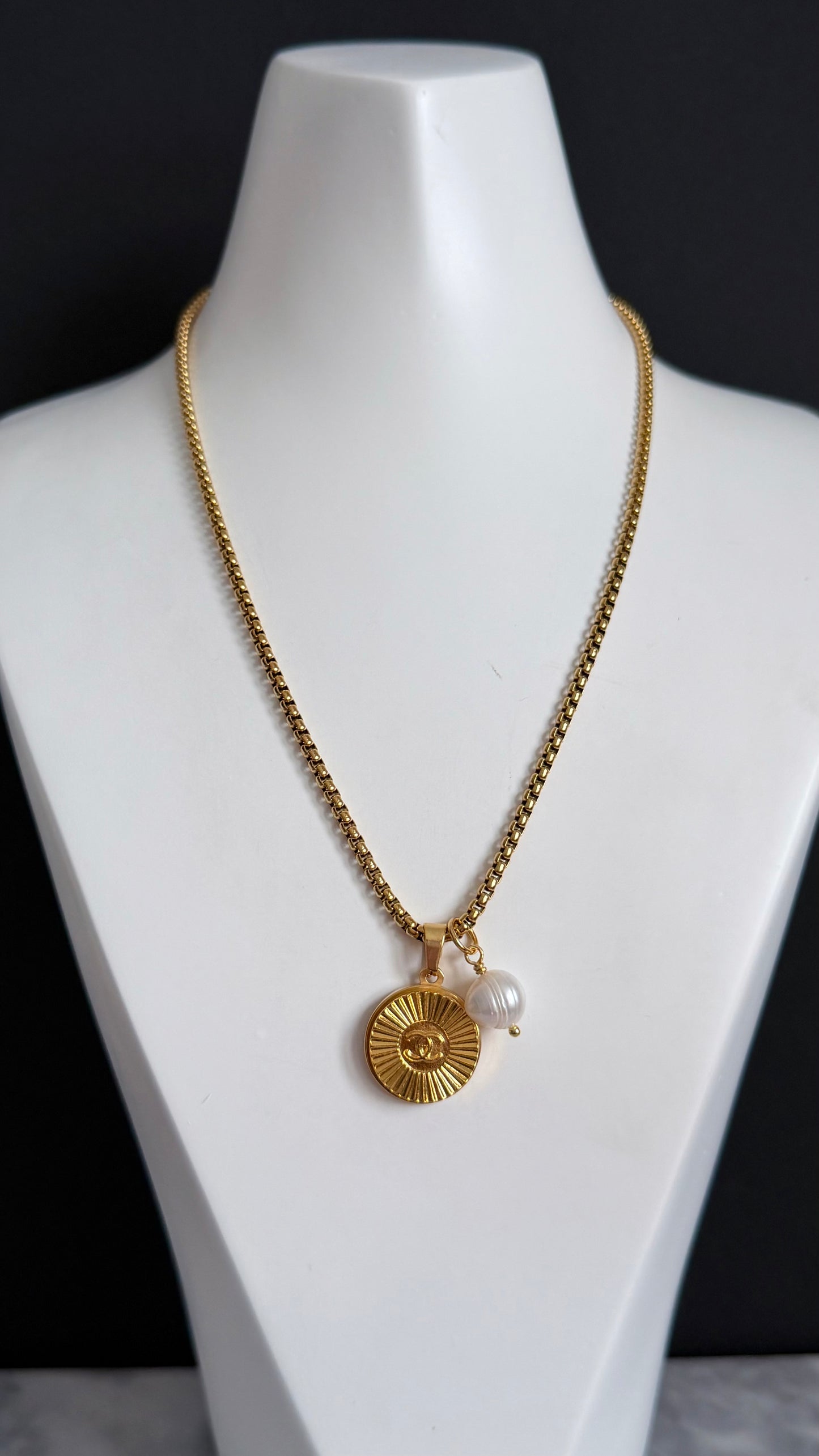 ❤️EXTREMELY RARE reworked button necklace