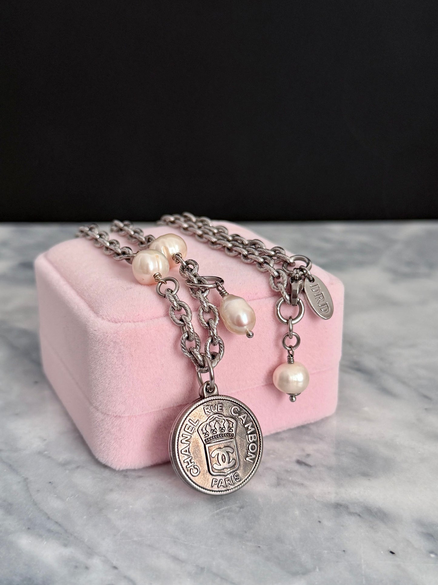 🤍 Authentic Reworked silver Button Necklace