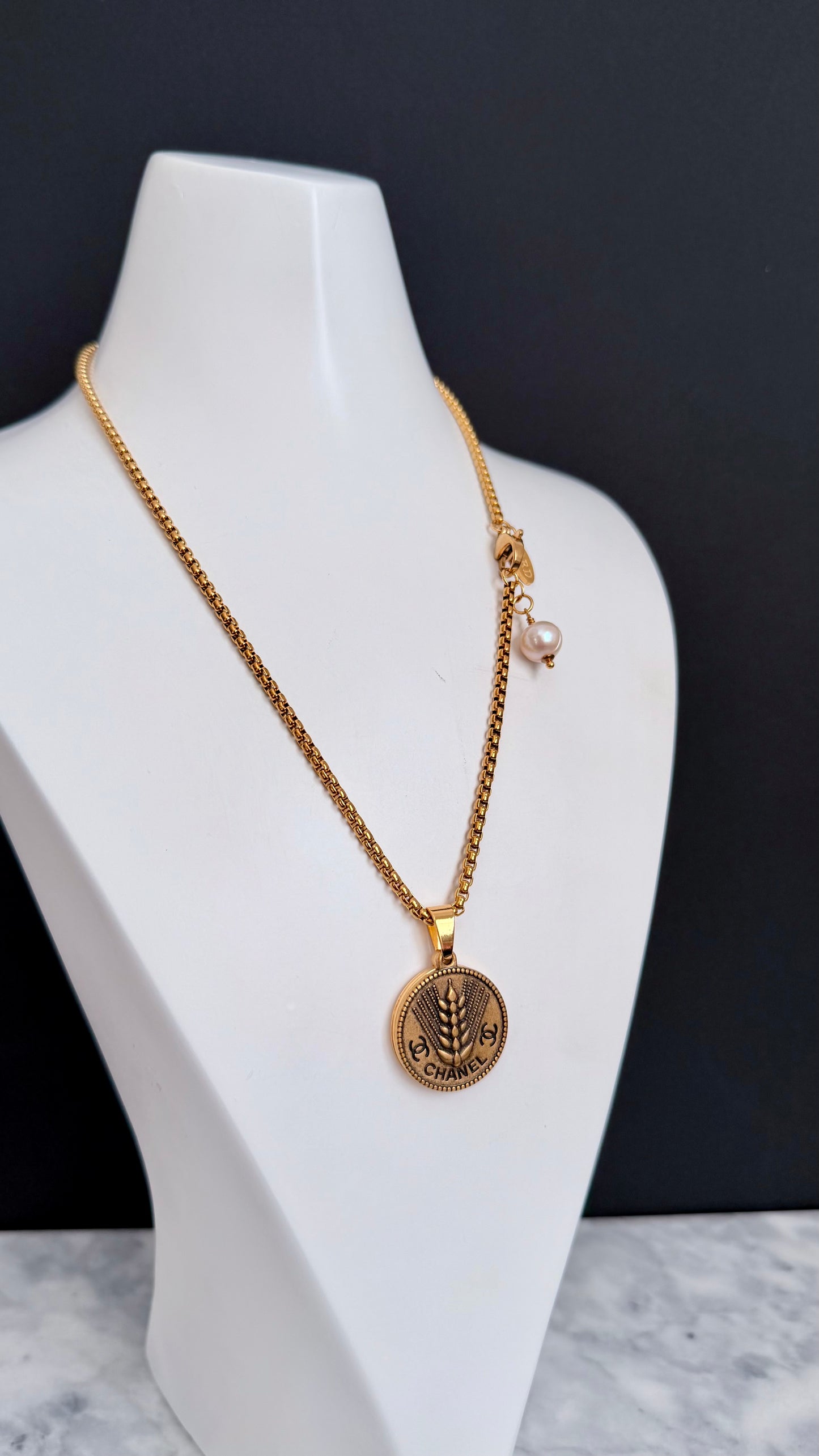 ✨Large Vintage gold Authentic reworked pendant Necklace