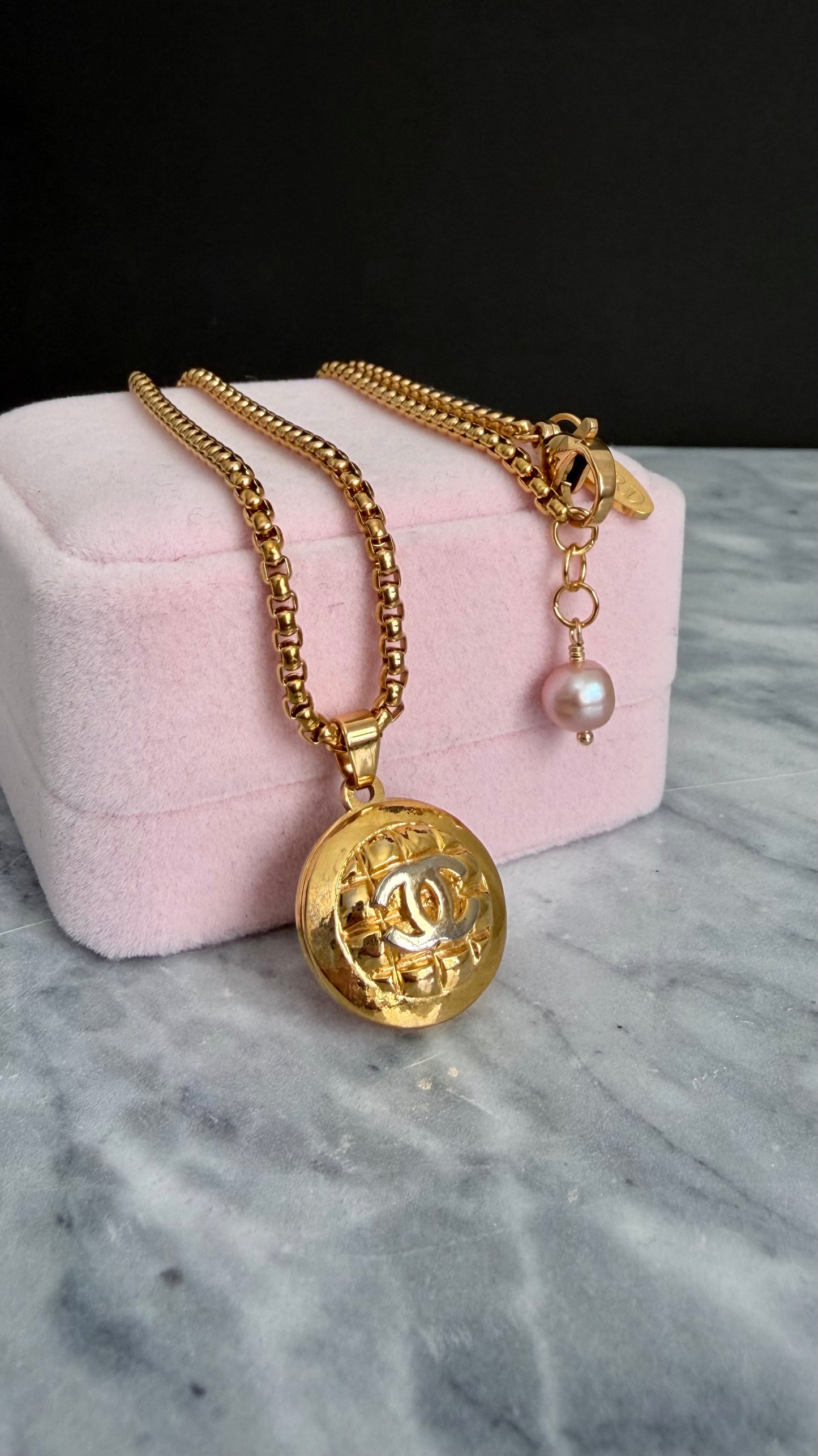 ✨Super rare Vintage Authentic reworked Gold button Necklace