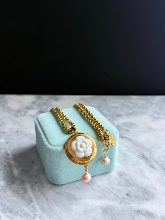 🌼 CAMELLIA 🌼 Extremely rare Vintage Authentic reworked Gold button Necklace - ONE OF A KIND