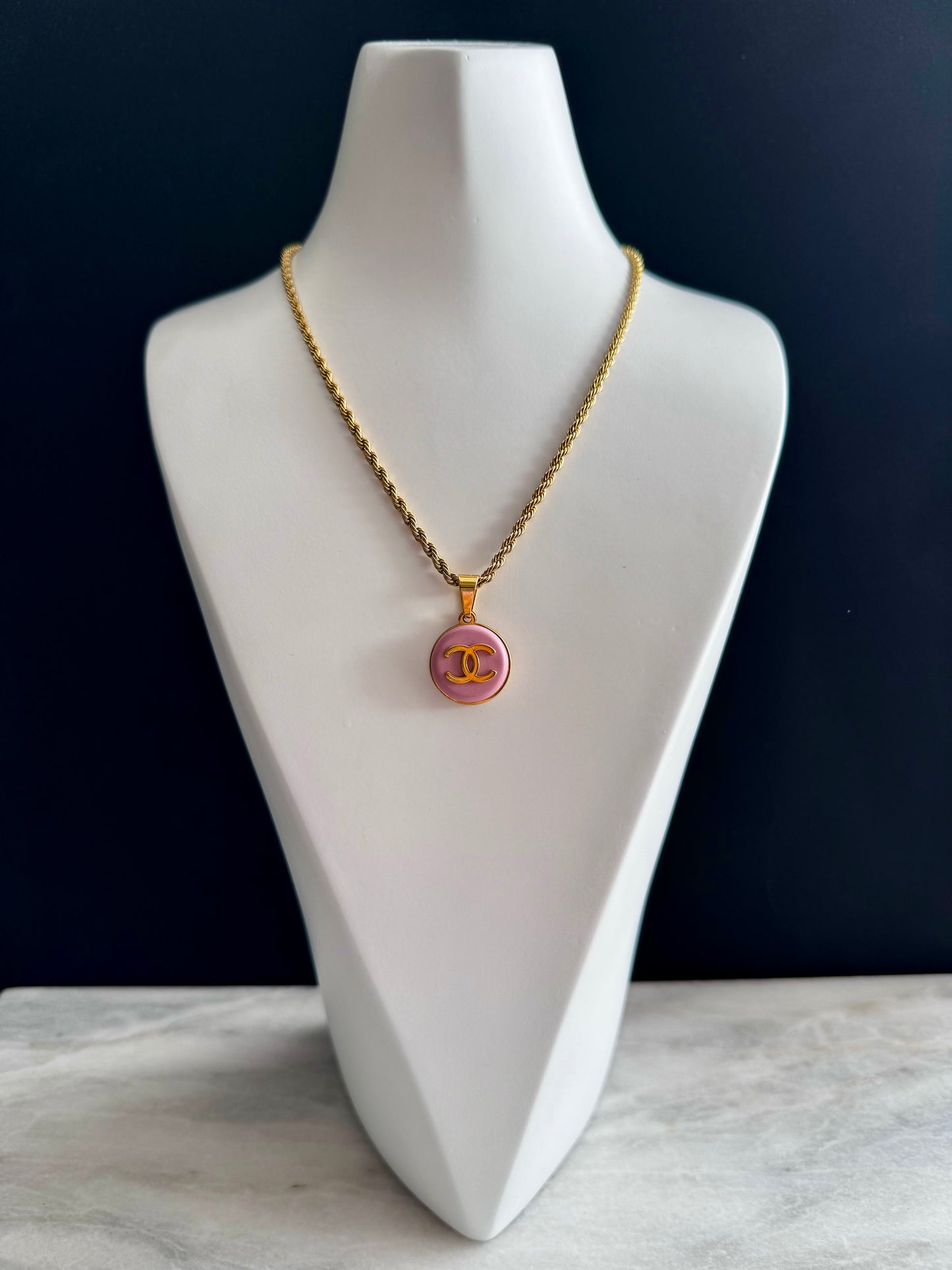 💖 super rare reworked pink button necklace