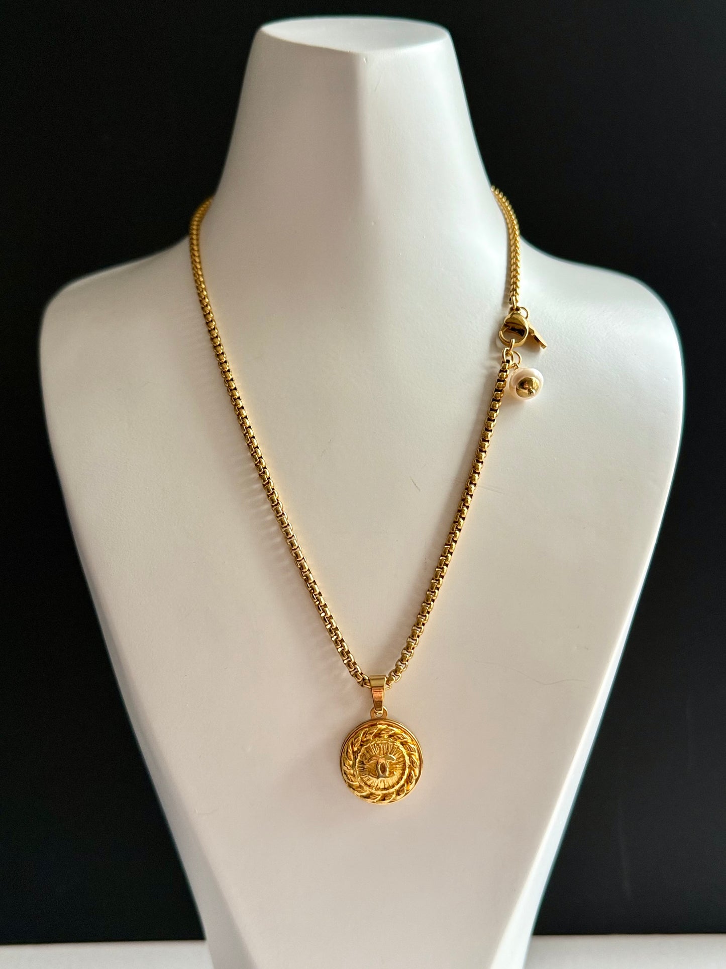 ✨Vintage Authentic reworked Gold button Necklace