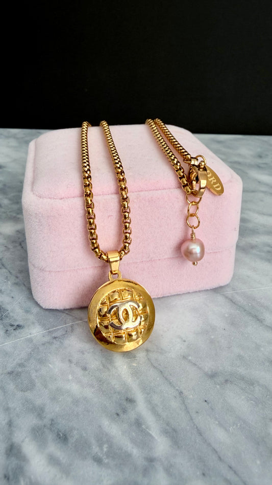 ✨Super rare Vintage Authentic reworked Gold button Necklace