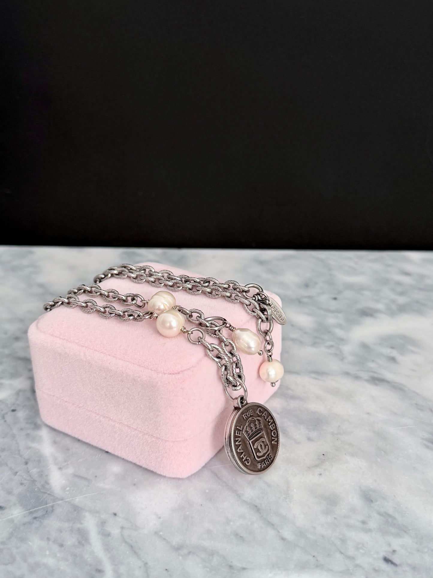 🤍 Authentic Reworked silver Button Necklace