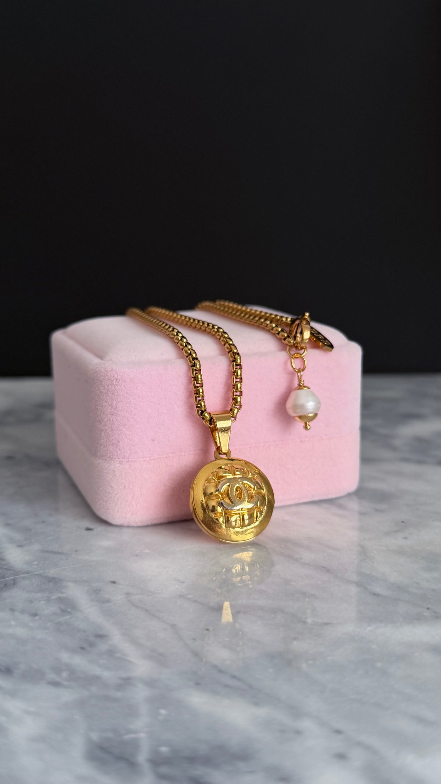 ✨Super rare Vintage Authentic reworked Gold button Necklace