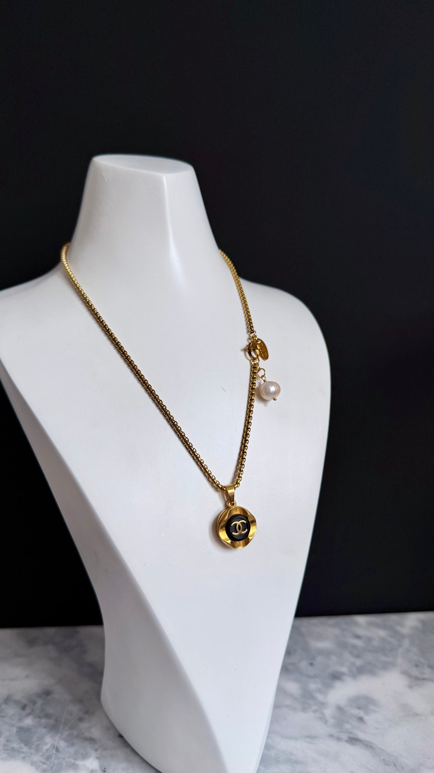 🖤 EXTREMELY RARE reworked button necklace